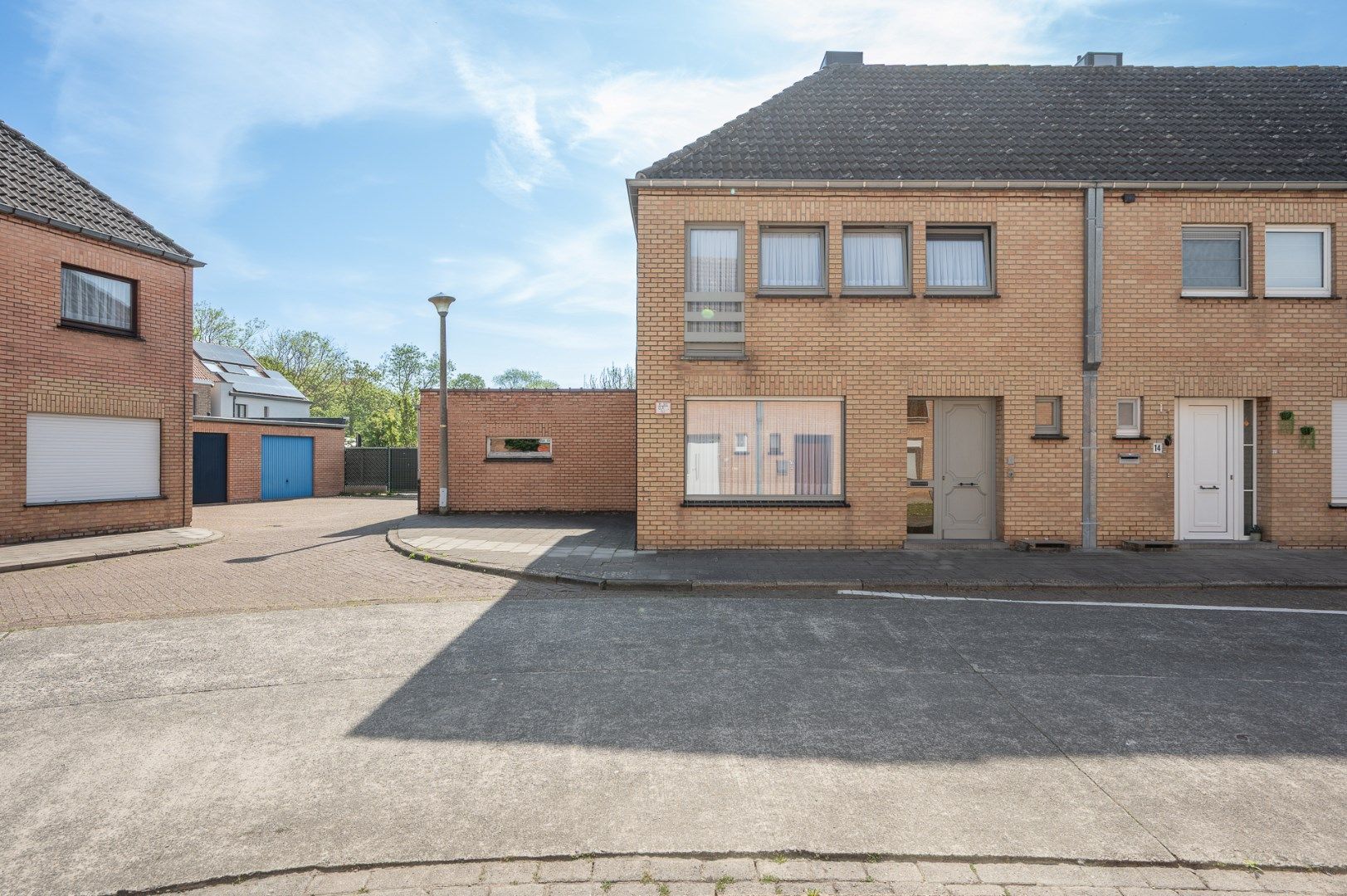 Hoofdfoto van de publicatie: Hoekwoning met tuin en garage op centrale ligging te Brugge!