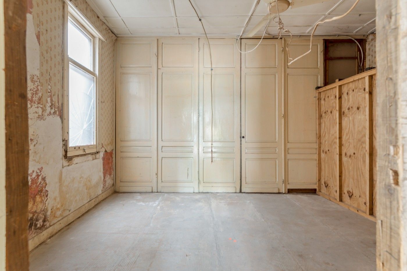 Karaktervolle, te renoveren woning met 4 slpk., garage en tuin foto 13