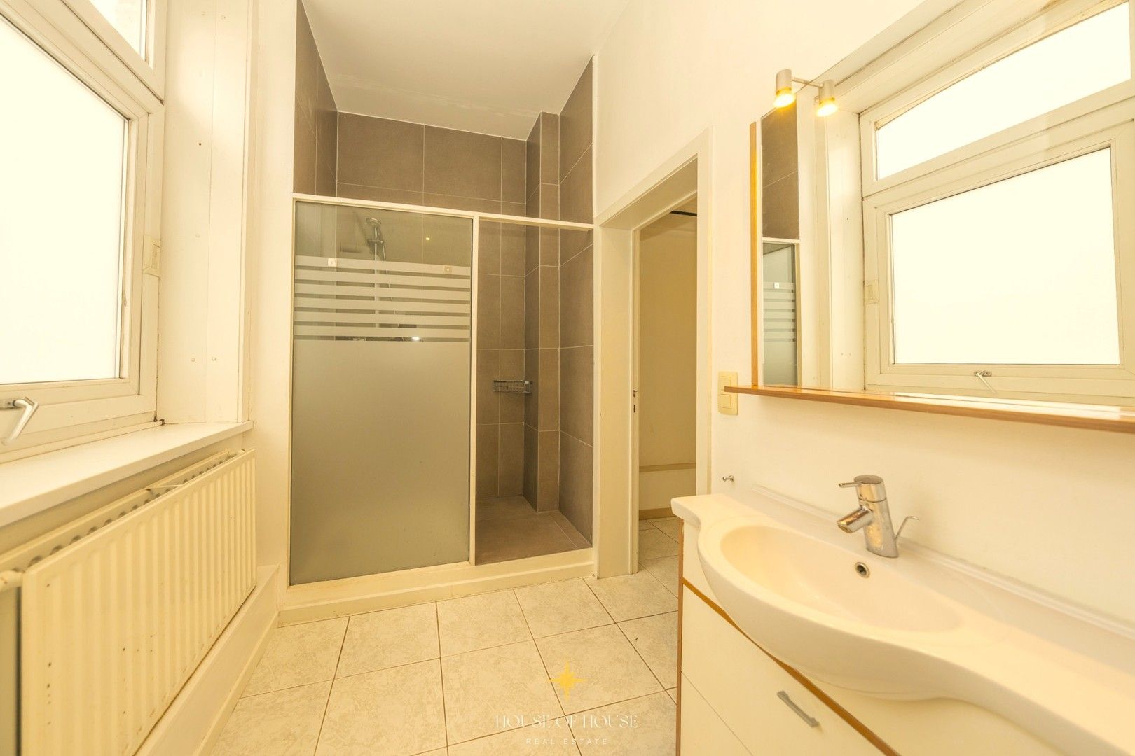 Exceptionele eigendom: Oude Gemeenteschool met directeurswoning, 3 appartementen en studio – zonder renovatieverplichting foto 33