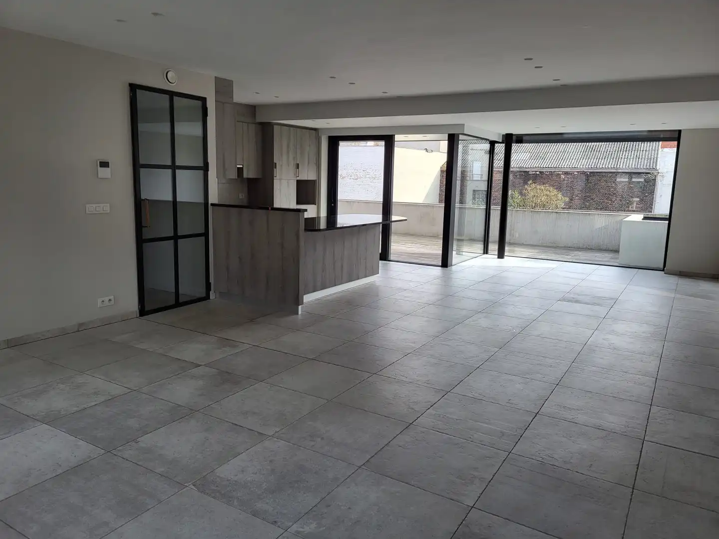 Luxueuze loft met 2 slaapkamers, terras nabij  het centrum. foto 3