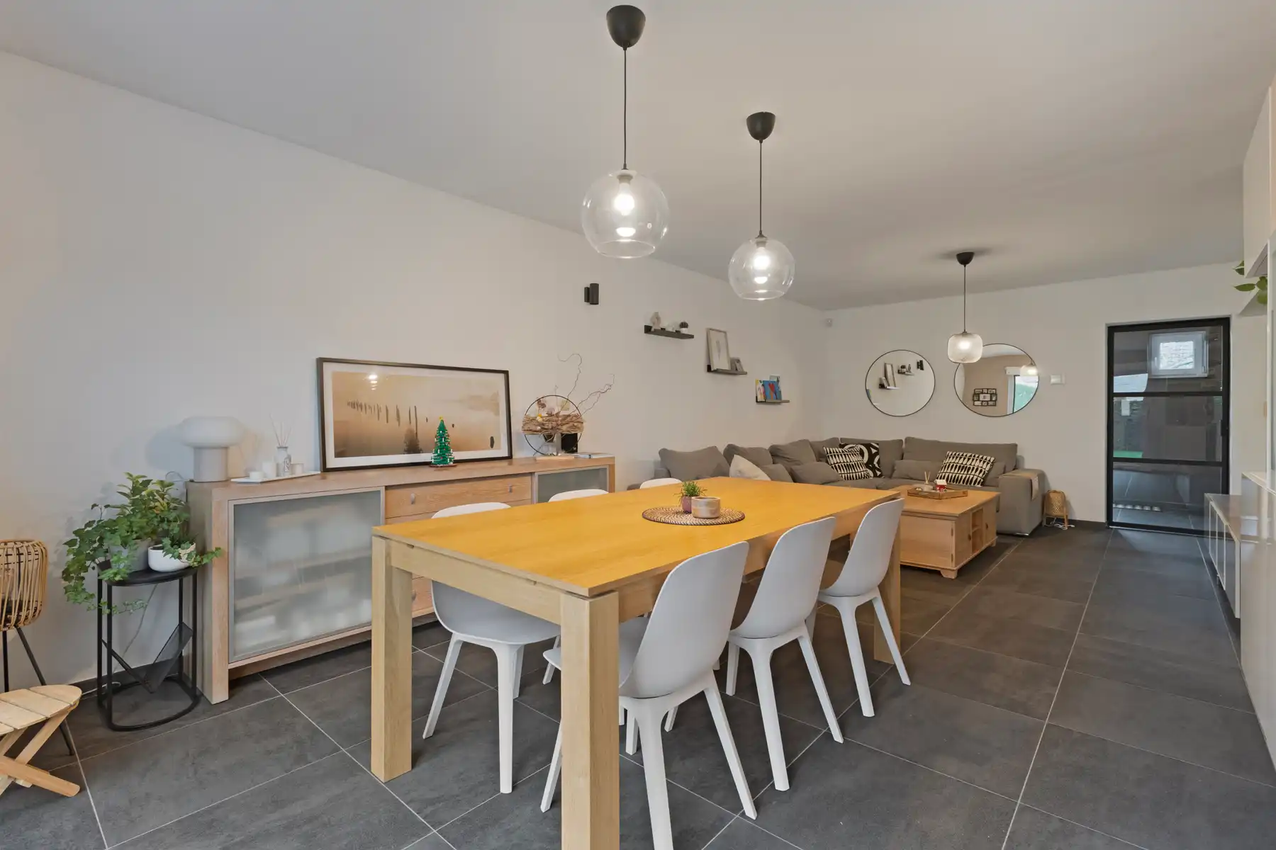 Instapklare woning met 3 slaapkamers en garage  foto 3