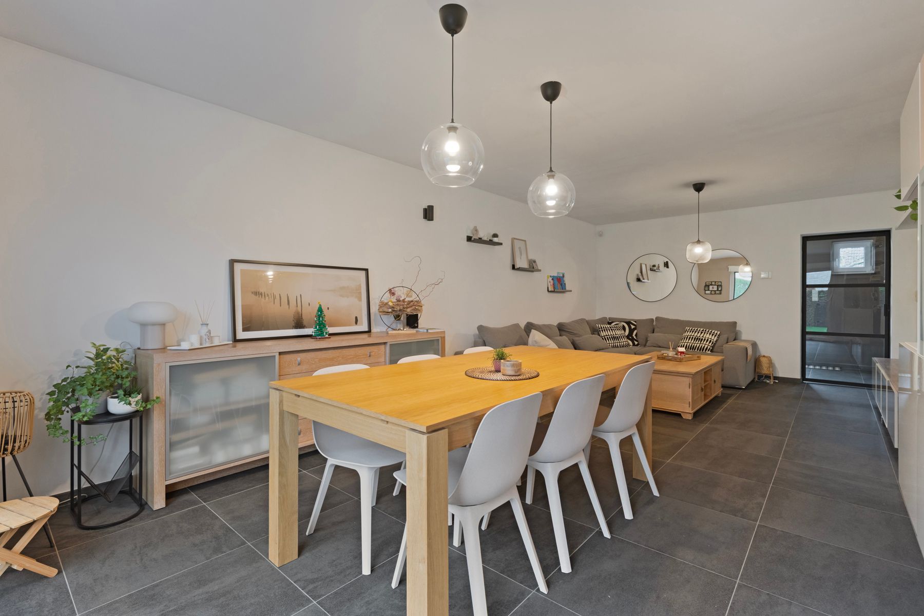 Instapklare woning met 3 slaapkamers en garage  foto 3