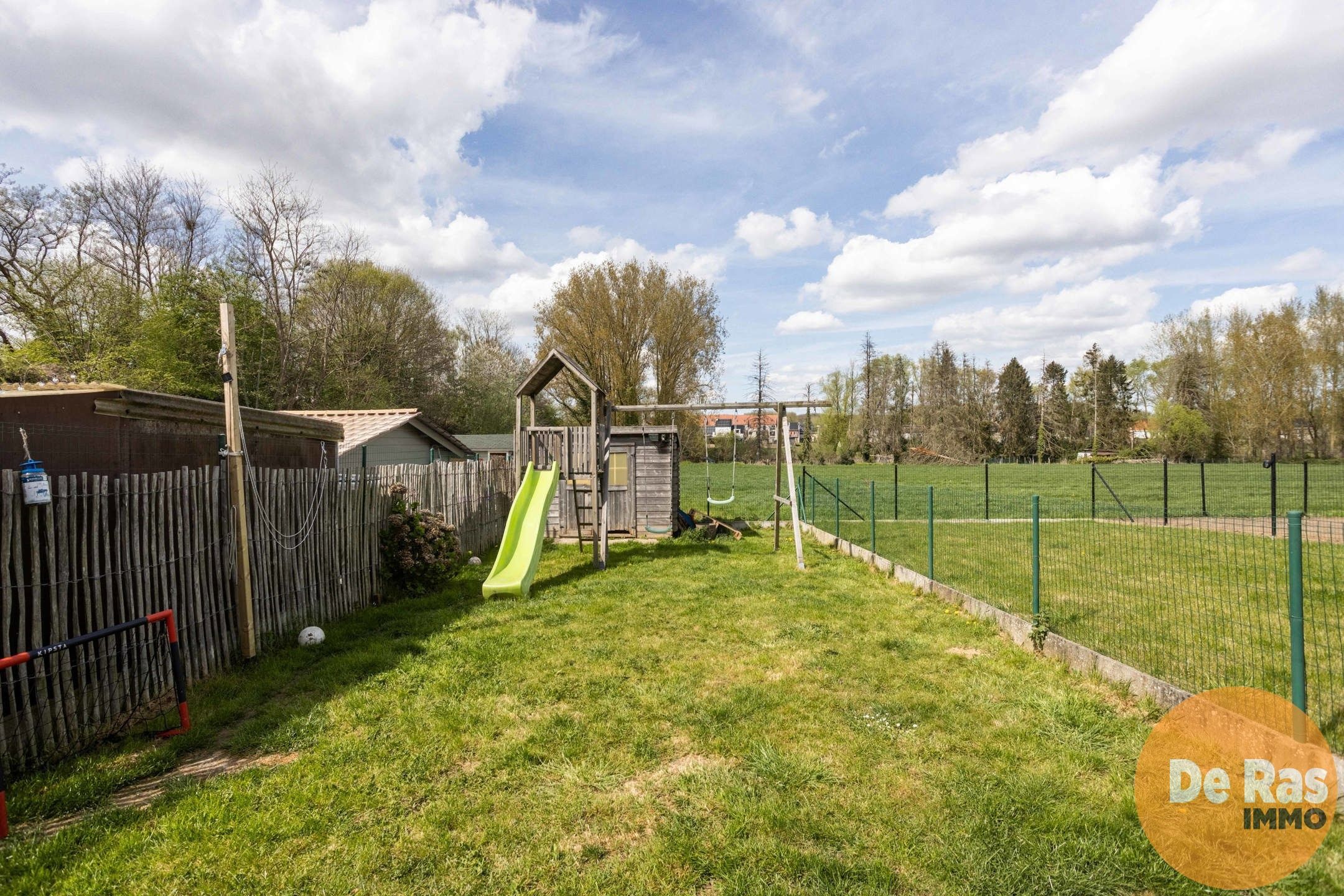 HERZELE - Recente gesloten bebouwing op een centrale ligging foto 23