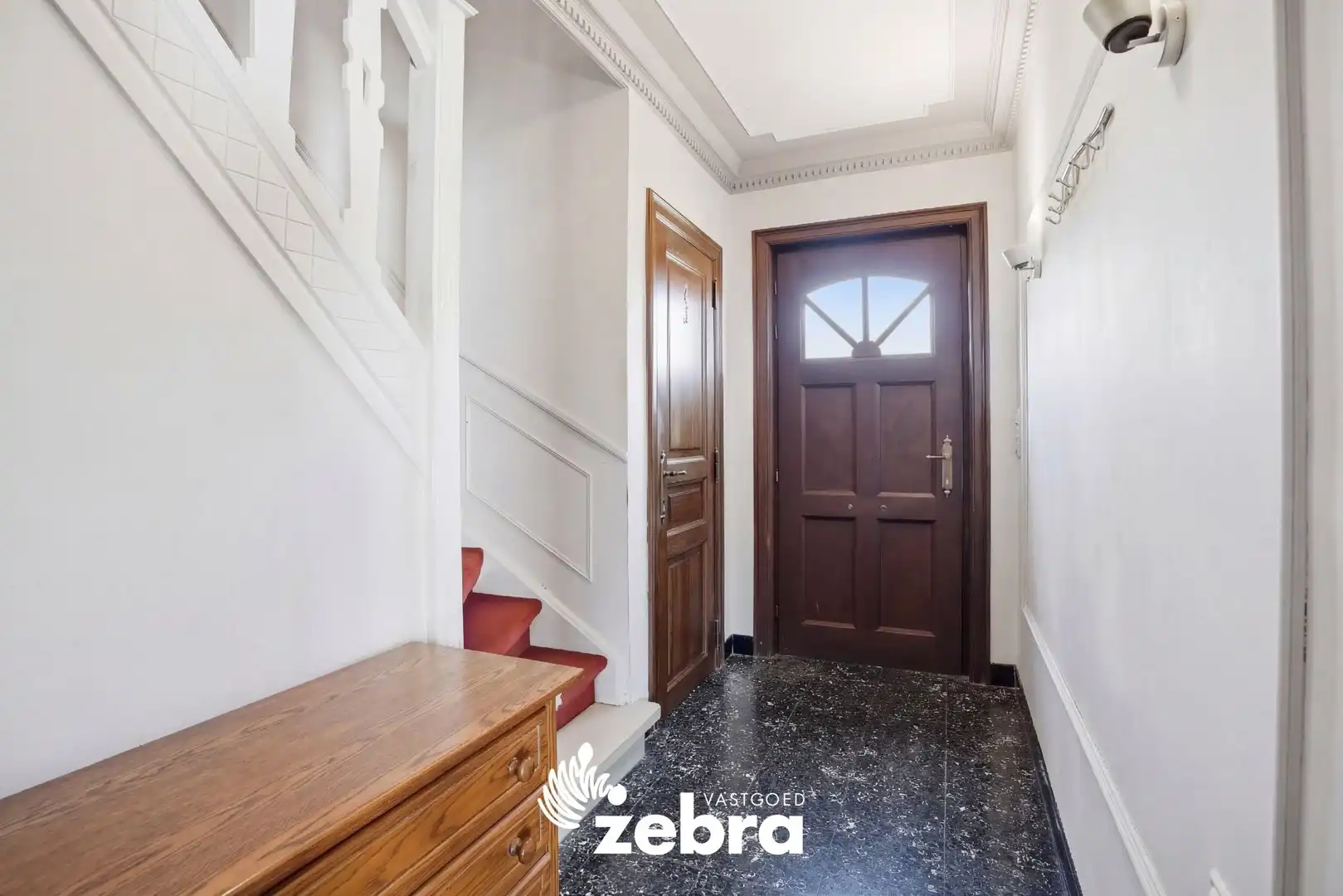 Te renoveren woning met veel potentieel op rustige ligging! foto 2