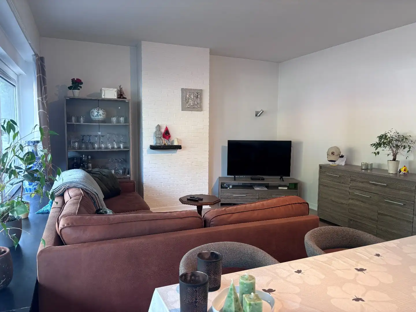 Instapklaar, gerenoveerd gelijkvloersappartement met 2 slaapkamers en garage foto 3