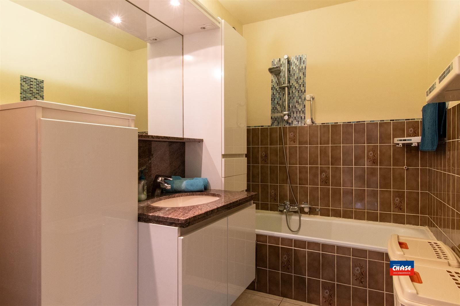 Gelijkvloersappartement met 2 slaapkamers, groot terras en autostaanplaats foto 7