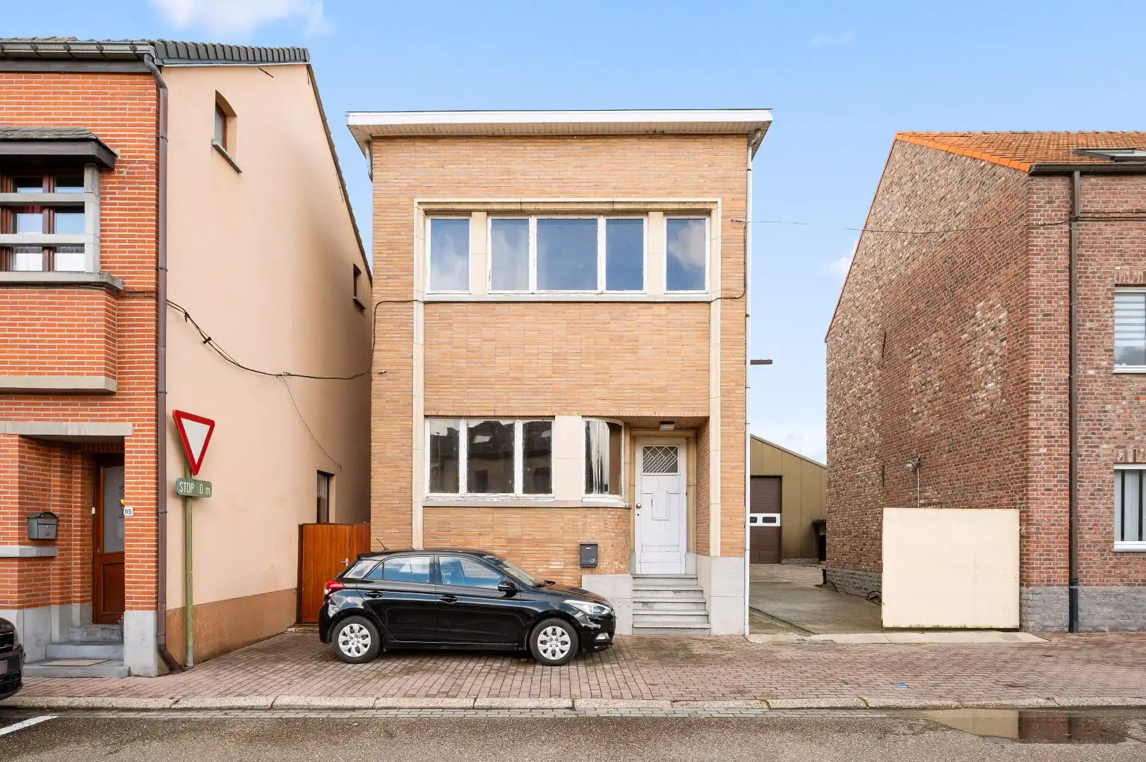 Hoofdfoto van de publicatie: Te renoveren woning met ruime loods en stockagemogelijkheden 