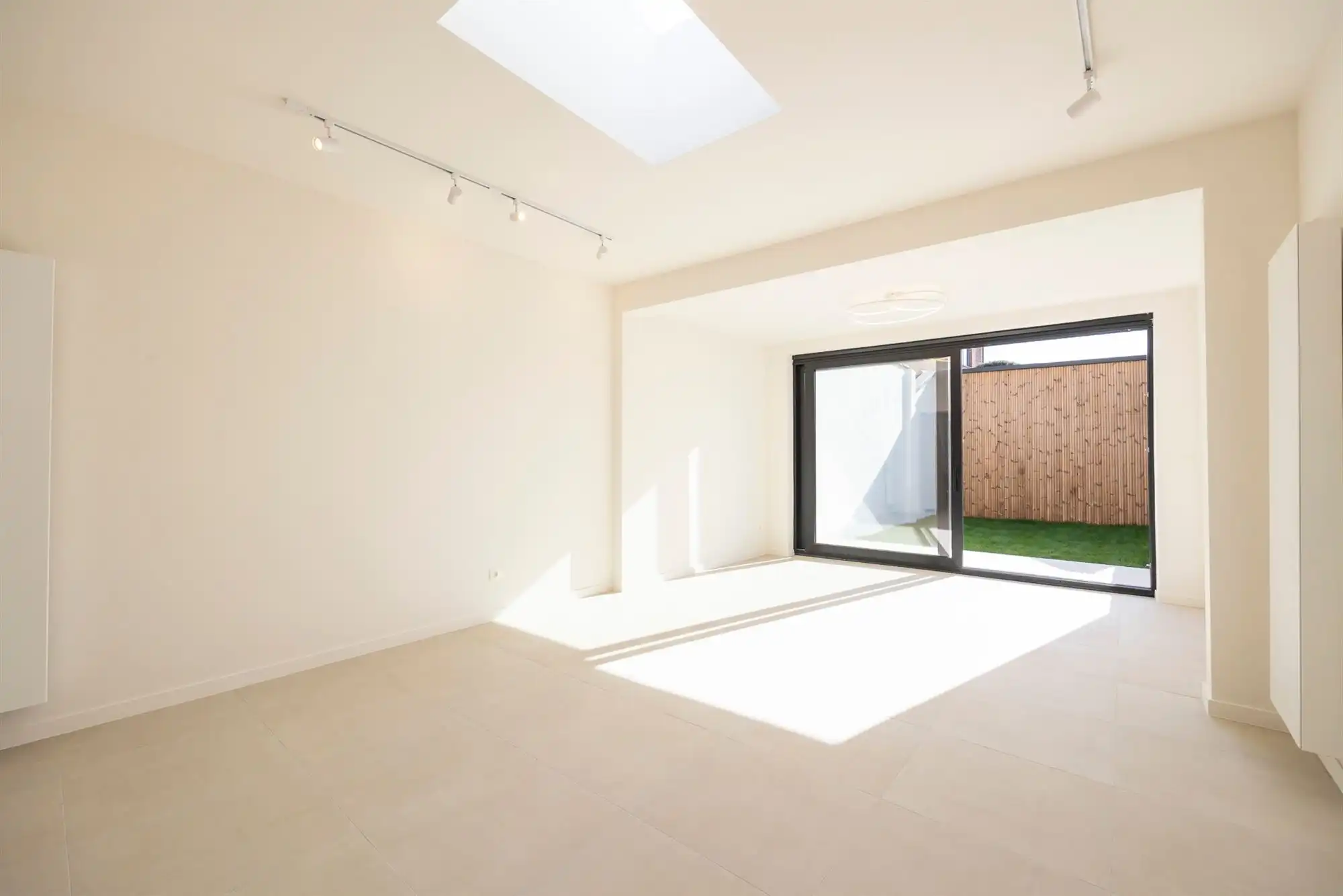 Volledig gerenoveerde woning met tuin in Mechelen foto 5