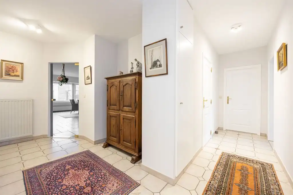 Groot hoekappartement met bijzonder veel lichtinval op de 2e verdieping foto 8