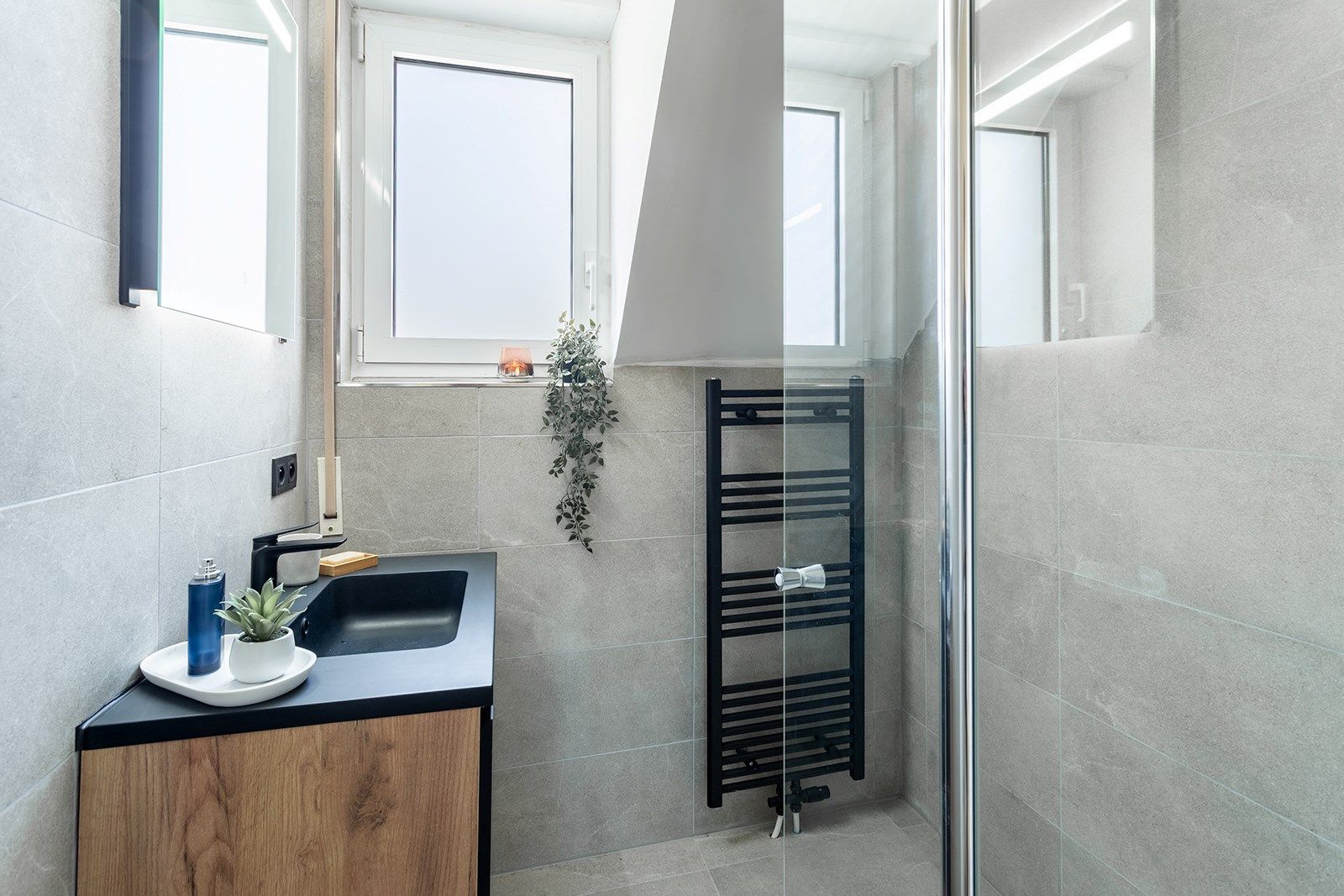 Nét gerenoveerde woning met aangename tuin  foto 26