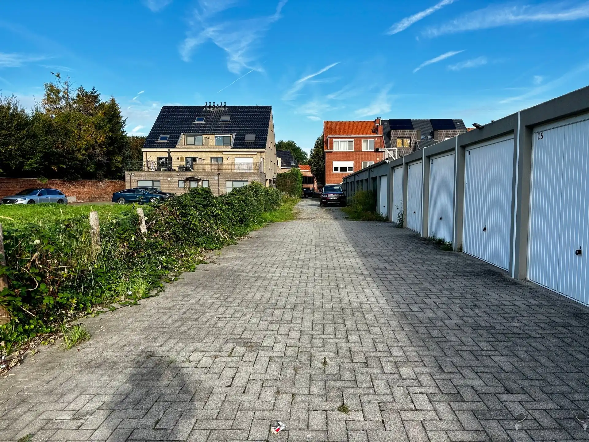 Opbrengsteigendom van 3 app en 20 garages foto 18