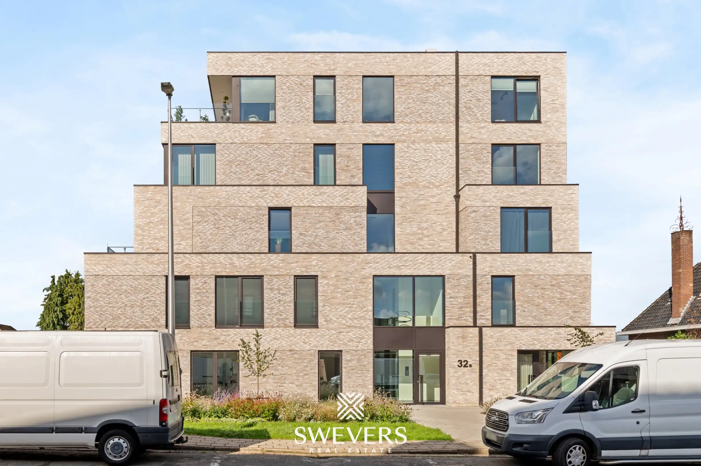 Recent 2-slaapkamerappartement met ruim terras en parking foto 27