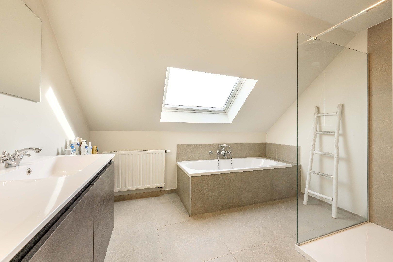 RECENTE (BJ 2020) ENERGIEZUINDIGE HALF OPEN BEBOUWING foto 14