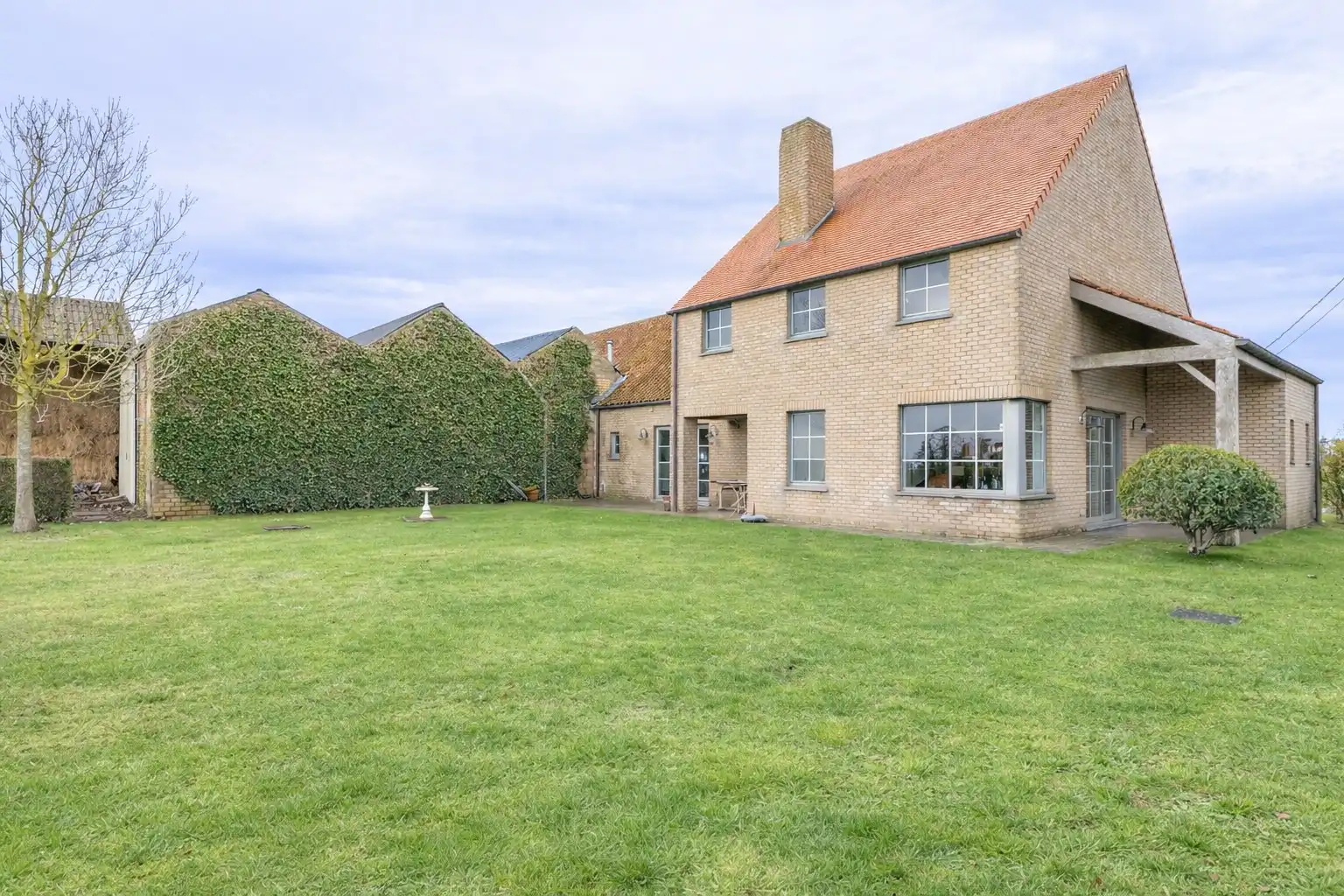 Fermette met atelierruimte/opslagruimte op prachtige locatie foto 4