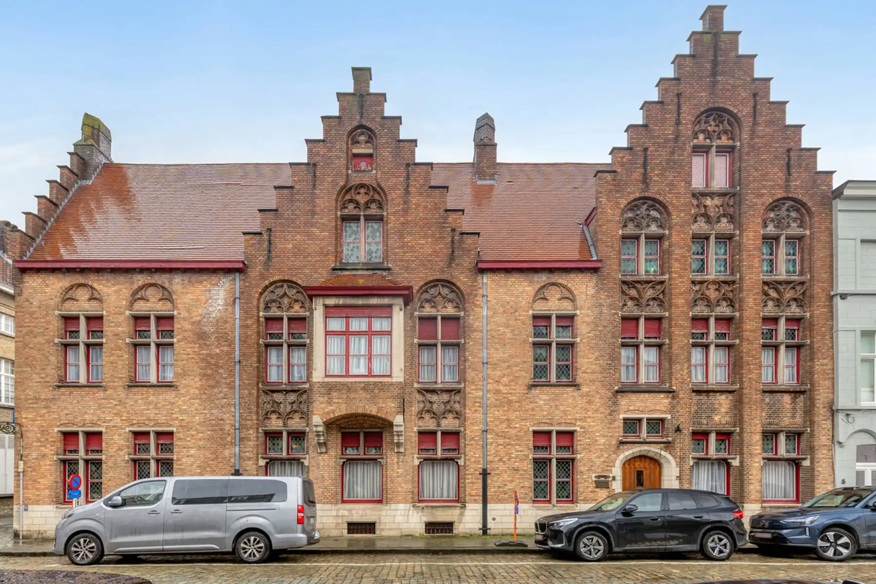 Neogotisch herenhuis op uitzonderlijke locatie foto 2