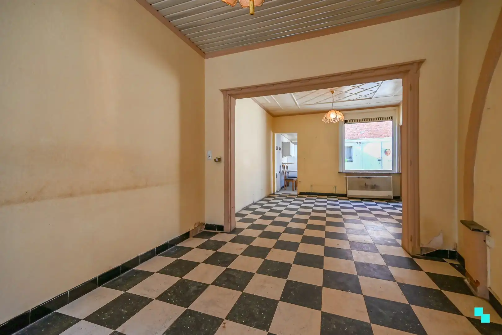 Te renoveren ééngezinswoning met garage te Izegem foto 5