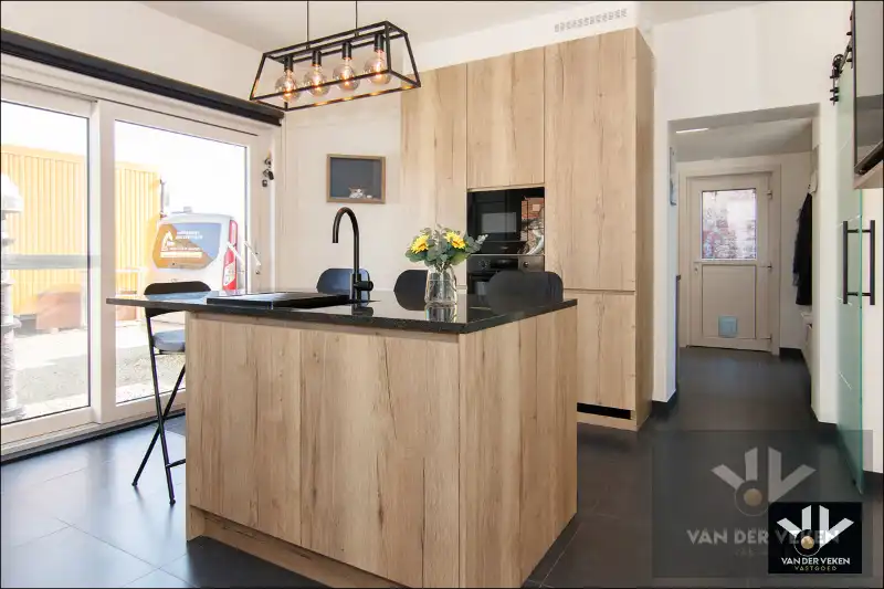 VOLLEDIG GERENOVEERDE, INSTAPKLARE GEZINSWONING foto 9