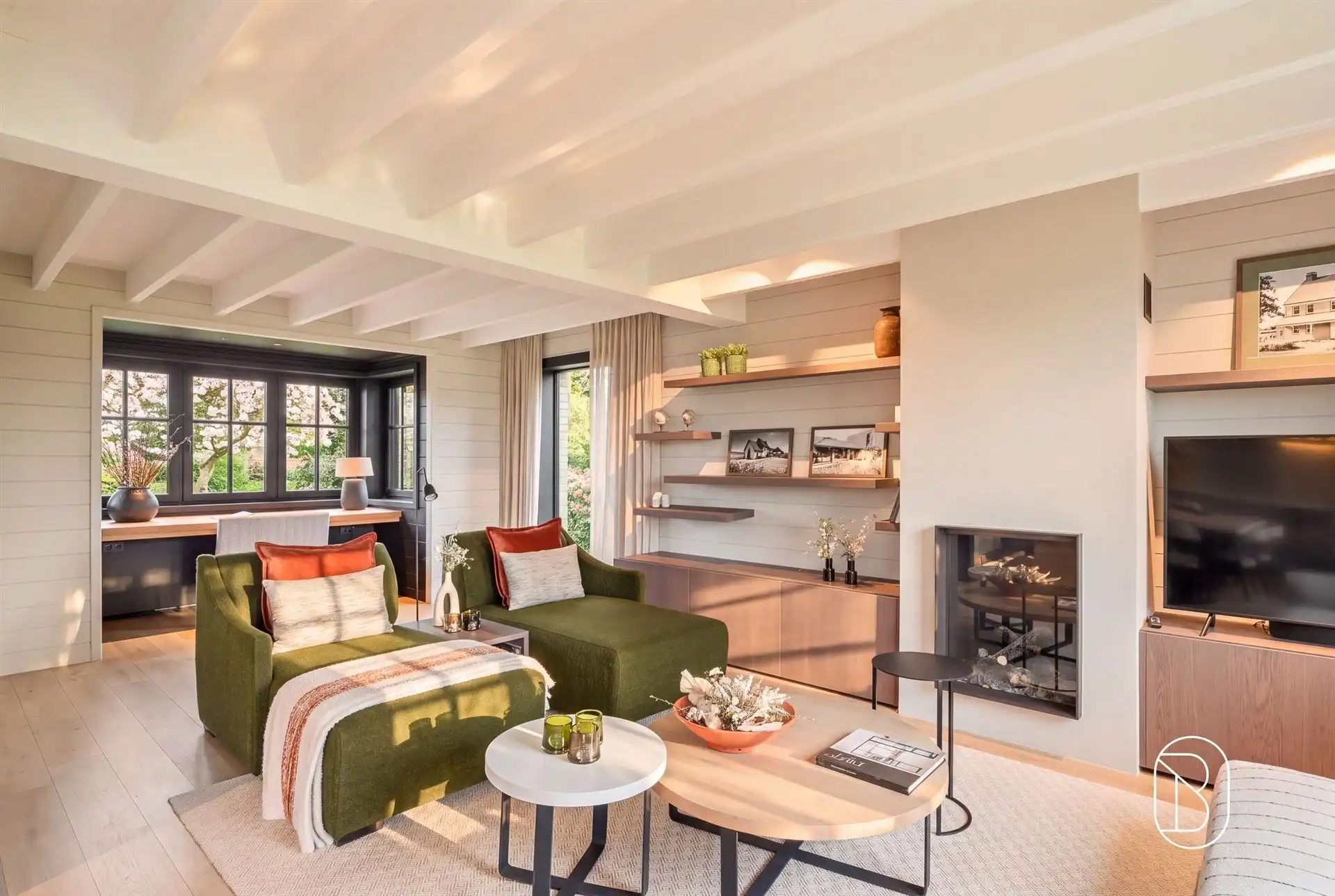 Toffe villa met bijgebouw en tuin met prachtig zicht foto 10