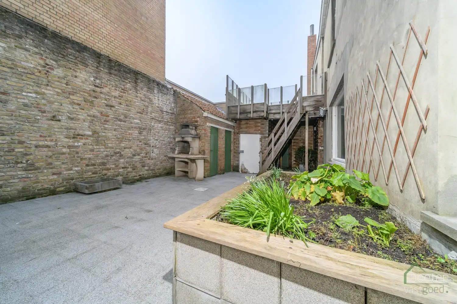 VEURNE: Karaktervol eigendom, type herenwoning, in het bruisende hart van Veurne-centrum, met een waaier van mogelijkheden! foto 17