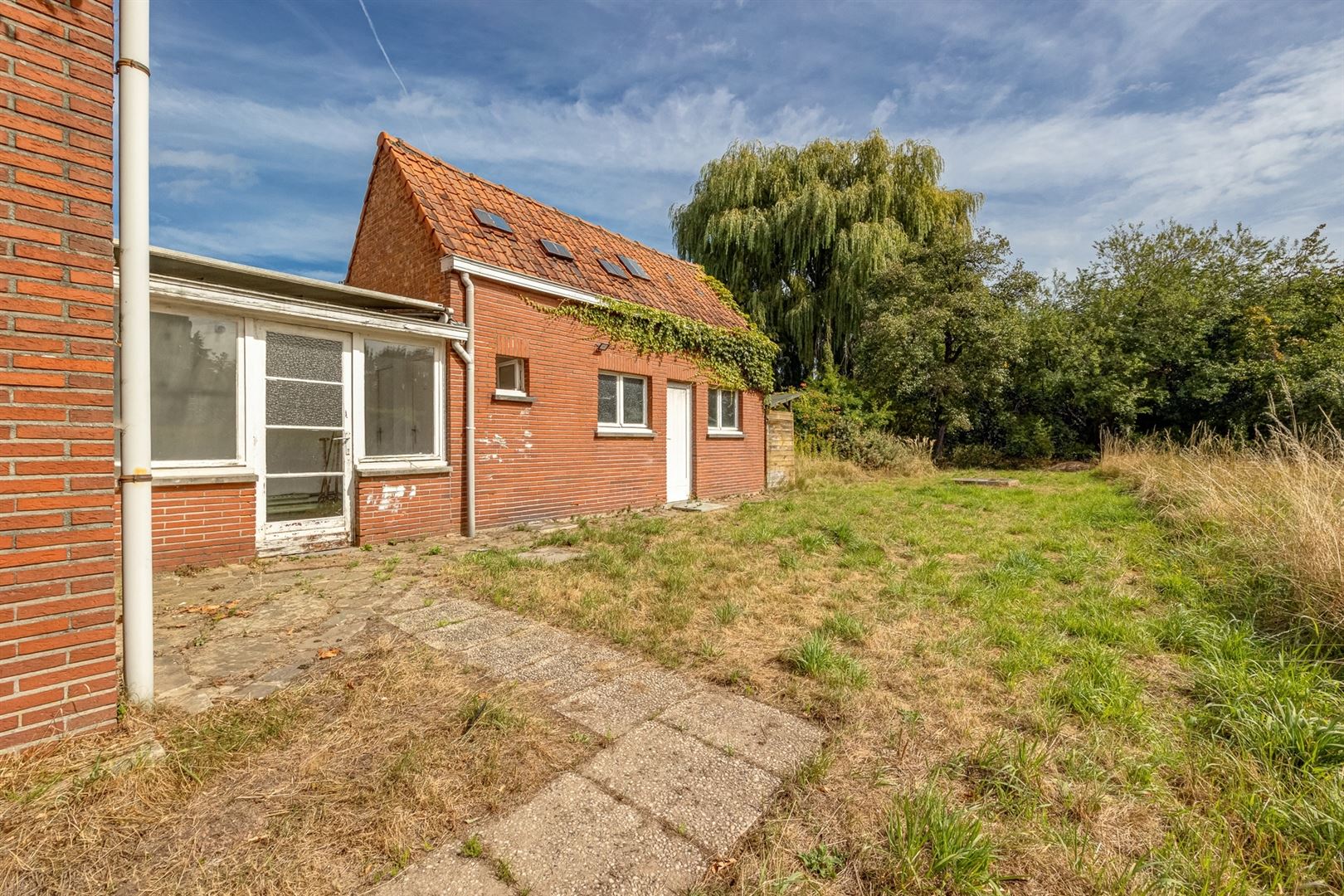Halfopen woning in kindvriendelijke straat foto 20