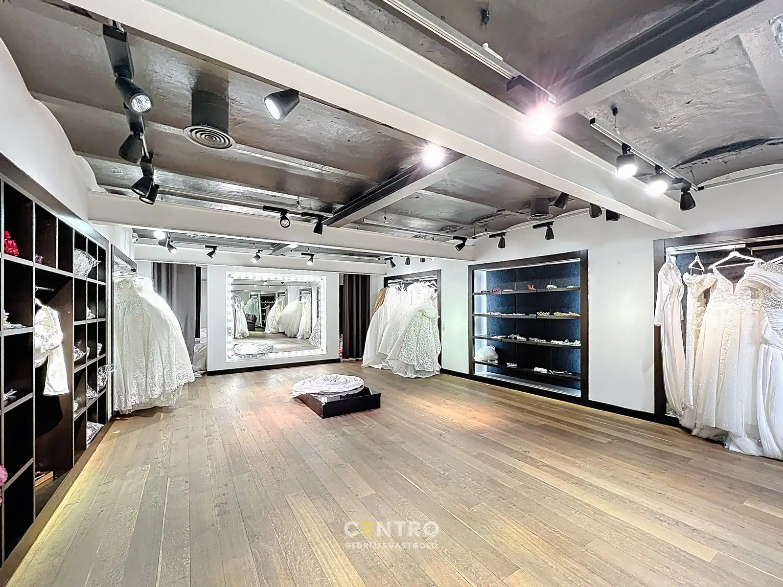 Handelspand met uitstraling (420 m² winkelruimte + extra stockruimte) te huur op topligging in OOSTSTRAAT, Roeselare. foto 19