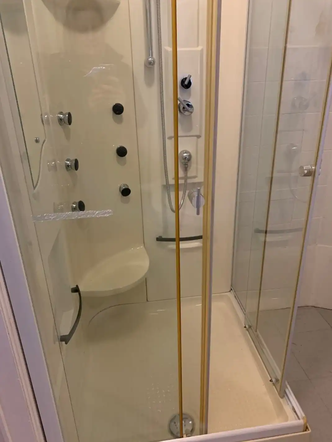 Gemeubeld appartement op het gelijkvloers - 1 slaapkamer en koertje foto 15