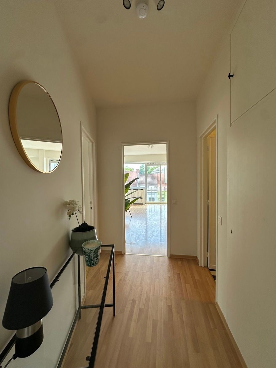 Zonnig 100% instapklaar appartement op centrale locatie! foto 4