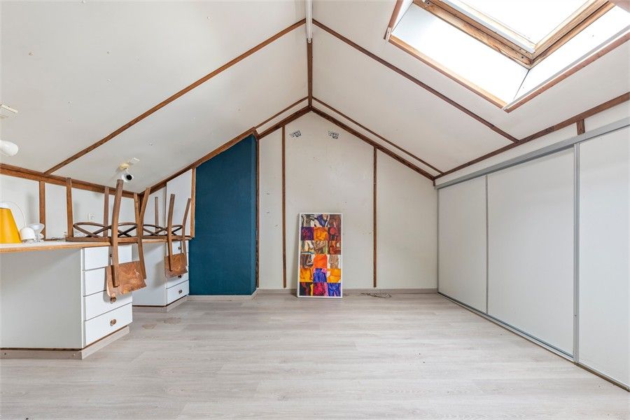 RUIME GEZINSWONING BOORDEVOL POTENTIEEL IN NIEUWERKERKEN foto 24