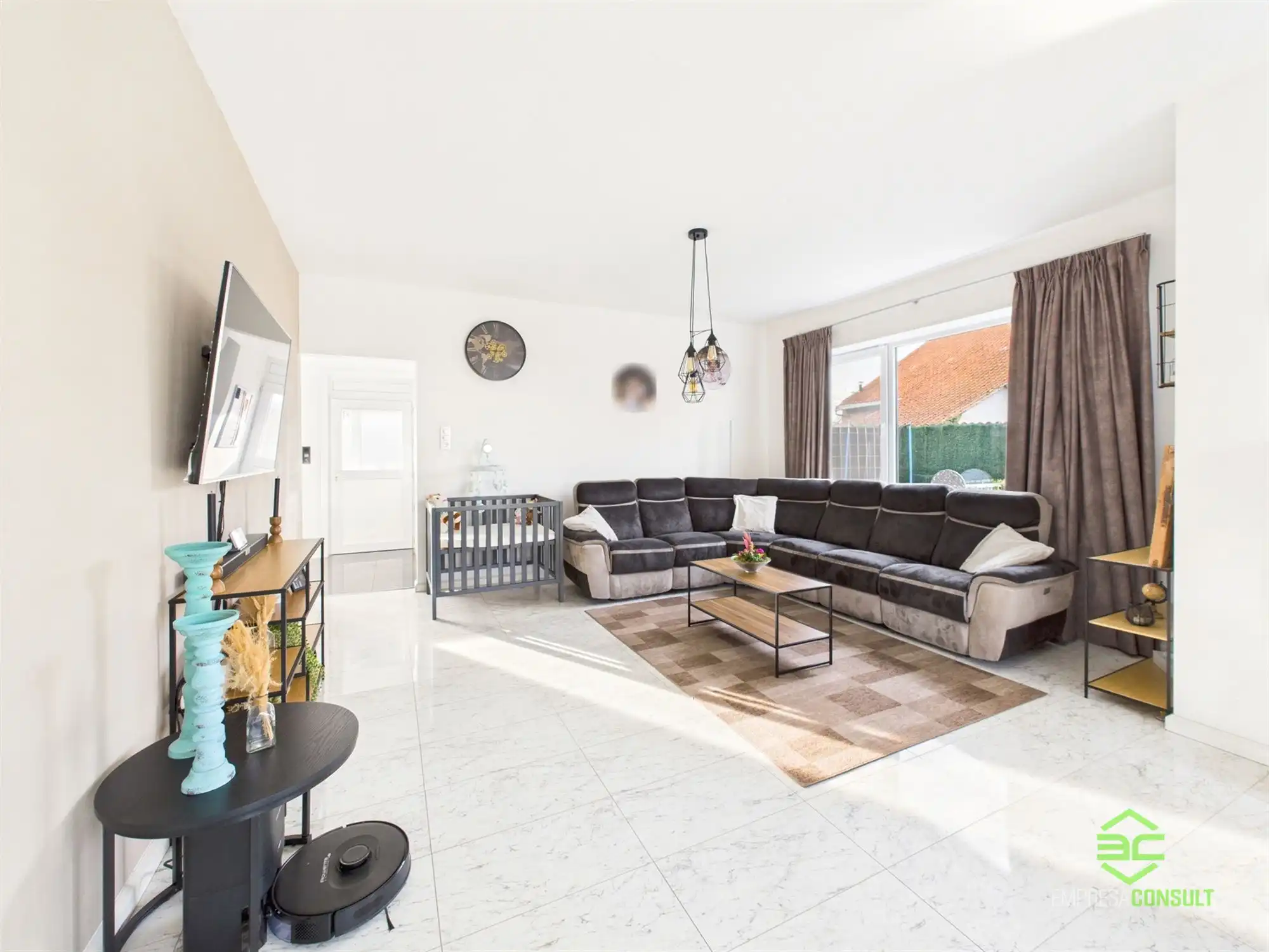 Instapklare gezinswoning met 6slpk en grote aparte garage! foto 8