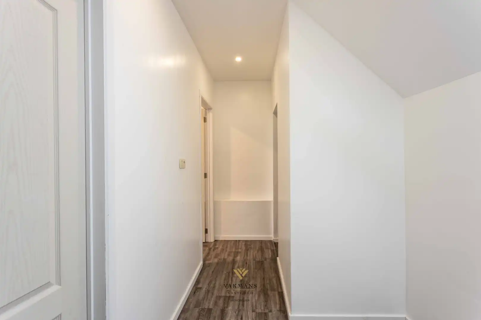 Ruime woning met 4 slaapkamers op rustige locatie foto 32