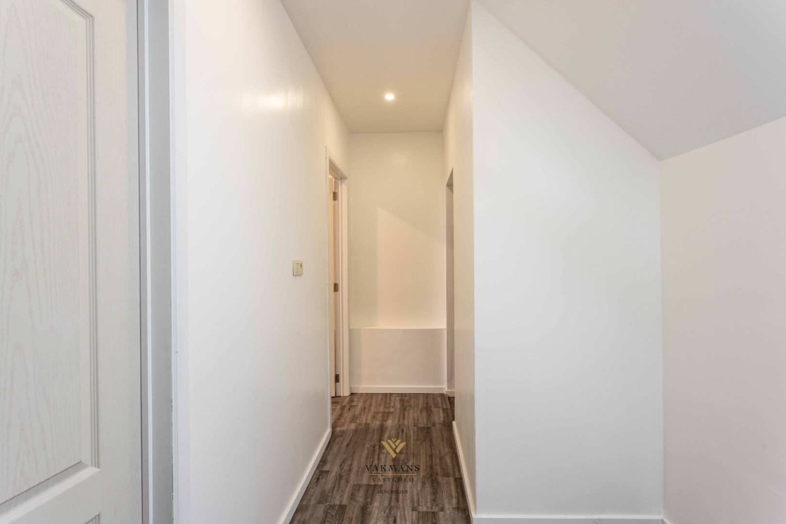 Ruime woning met 4 slaapkamers op rustige locatie foto 31