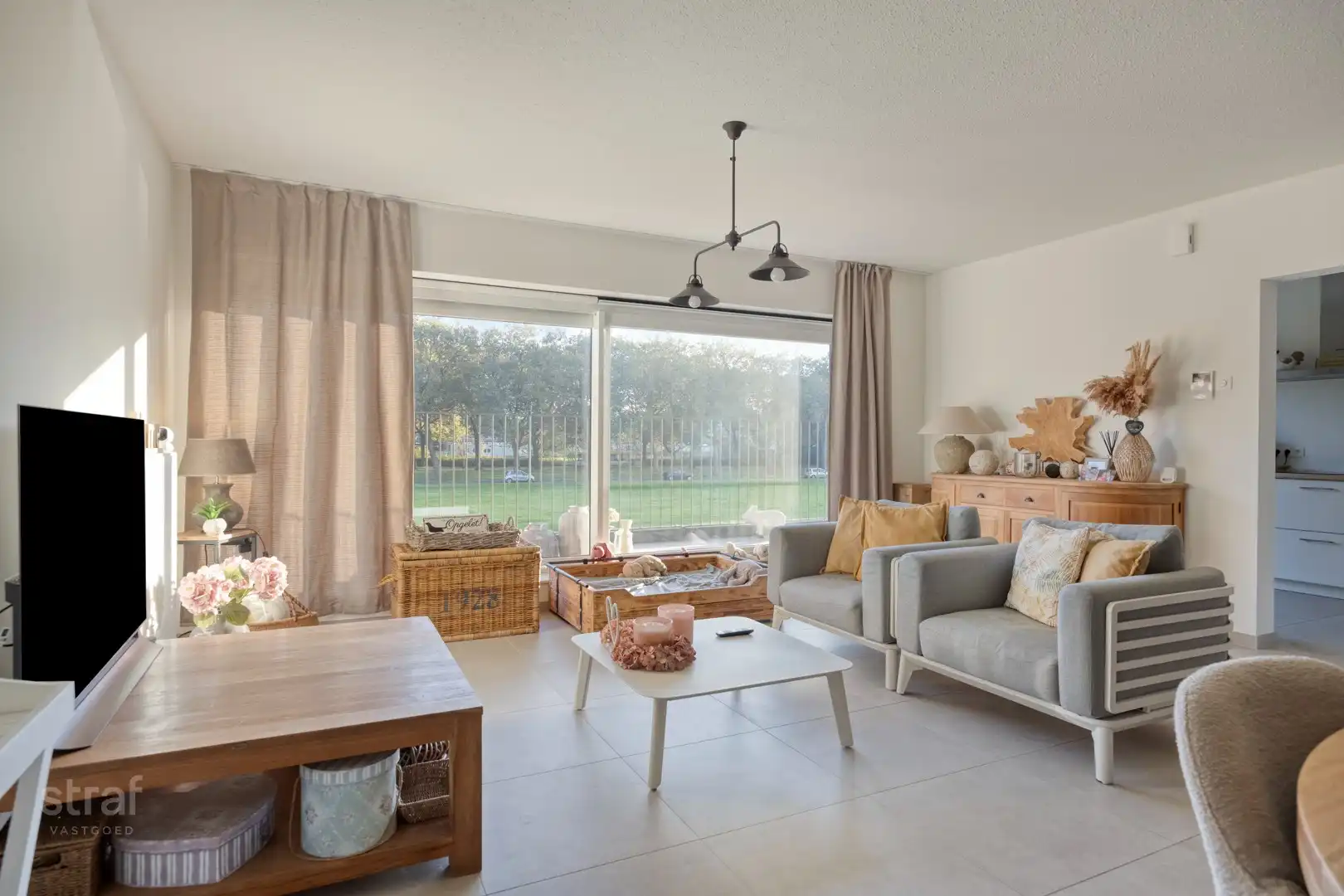 TE HUUR: Zonnig appartement op Linkeroever inclusief autostaanplaats foto {{pictureIndex}}
