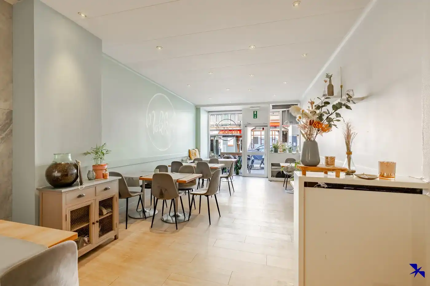 Gebouw voor gemengd gebruik: handelsruimte met 2 appartementen foto 3