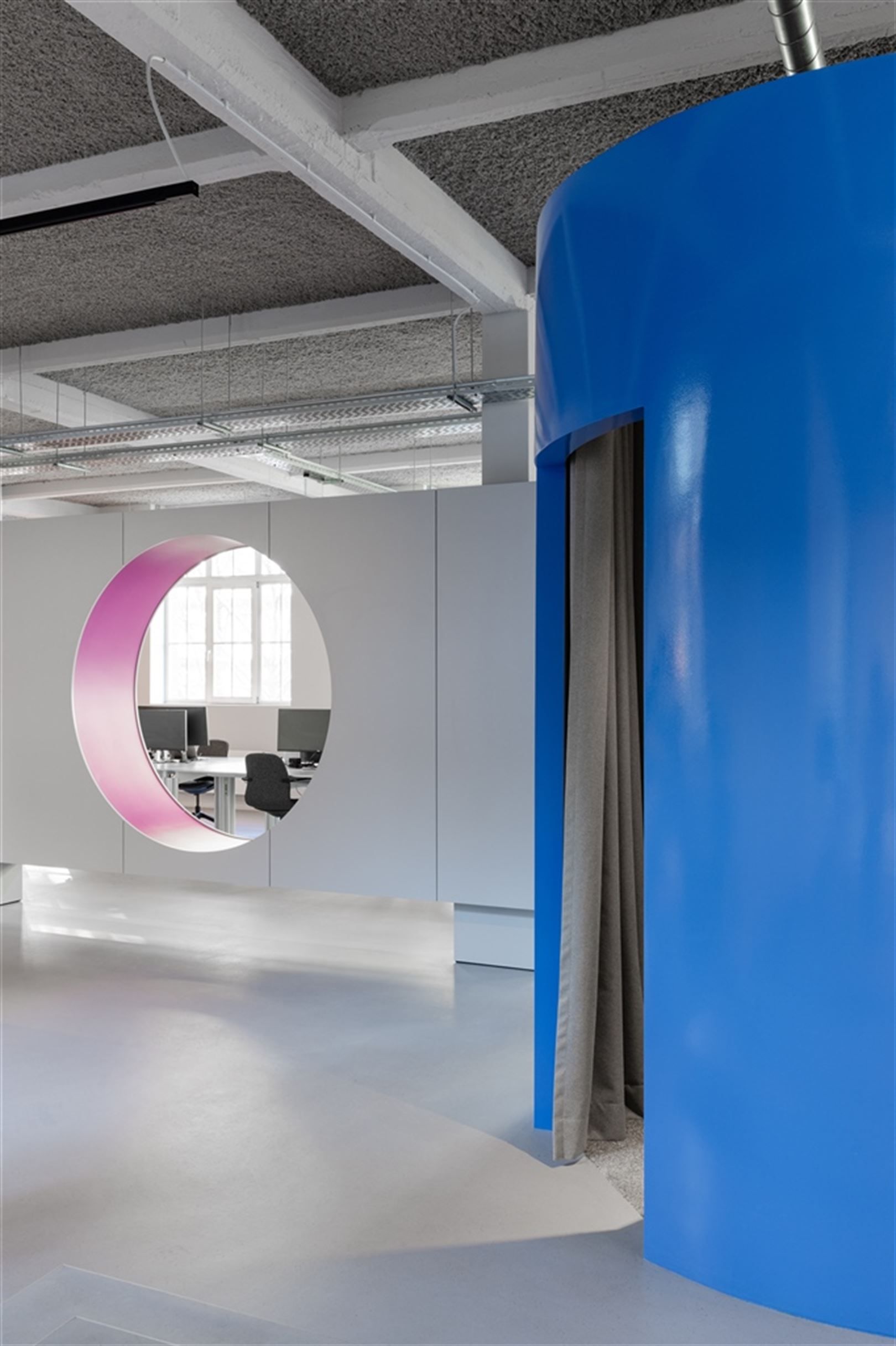 Kantoorgebouw foto 7