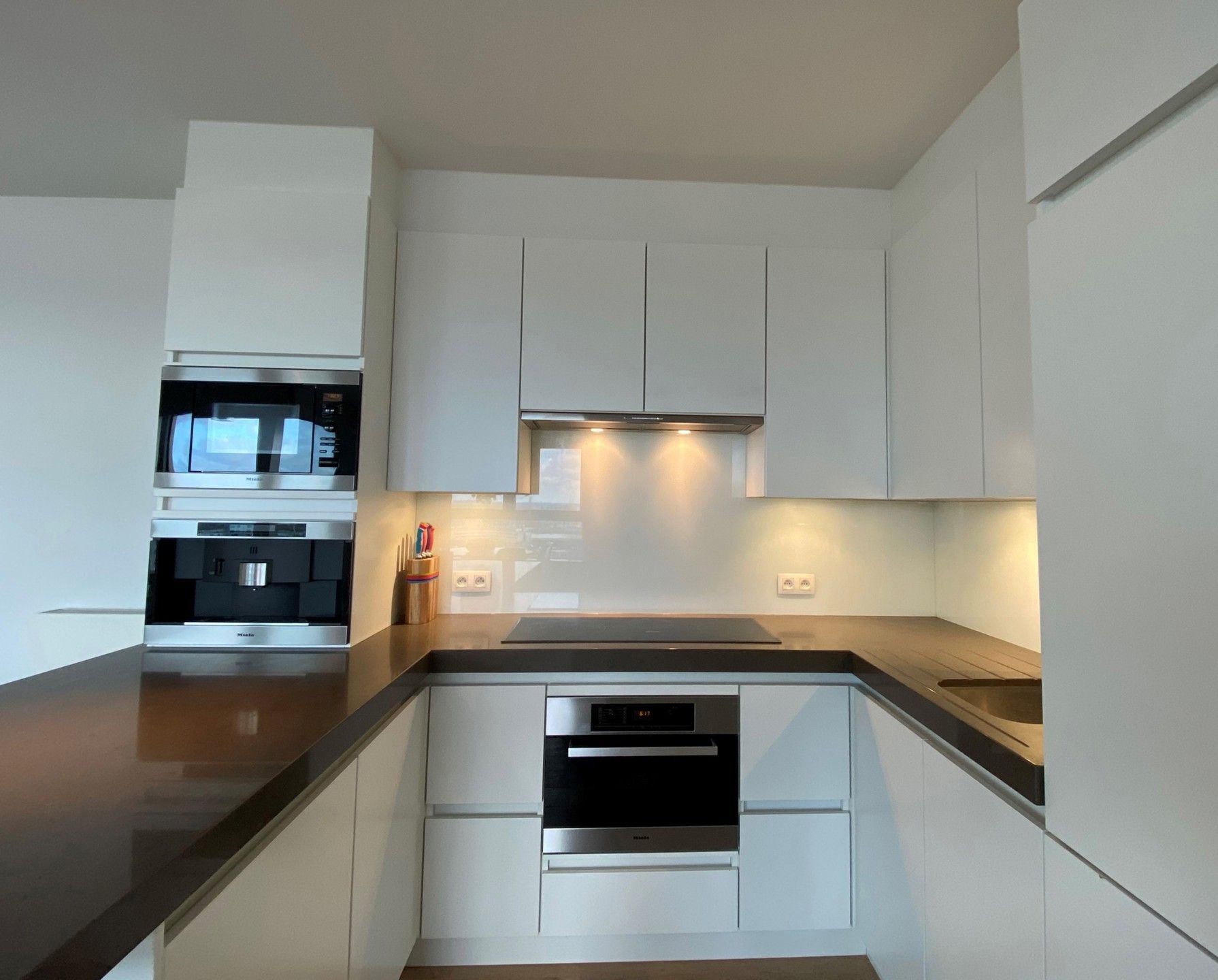 panoramisch wonen in 'London Tower' met zicht over Eilandje foto 8