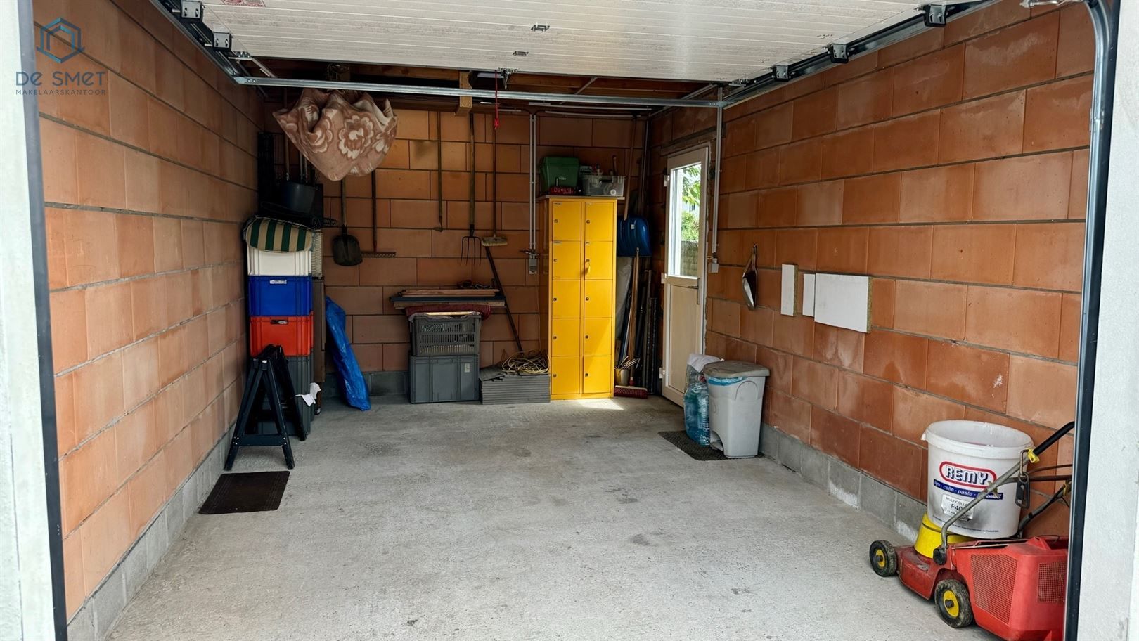 INSTAPKLAAR GELIJKVLOERS APPARTEMENT MET 2 SLKS, TUIN EN GARAGE! foto 7