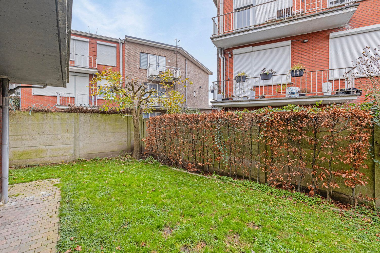 Rustig gelegen instapklaar appartement met 2 tot 3 slks, terras, tuin en inpandige garage met oprit. foto 20