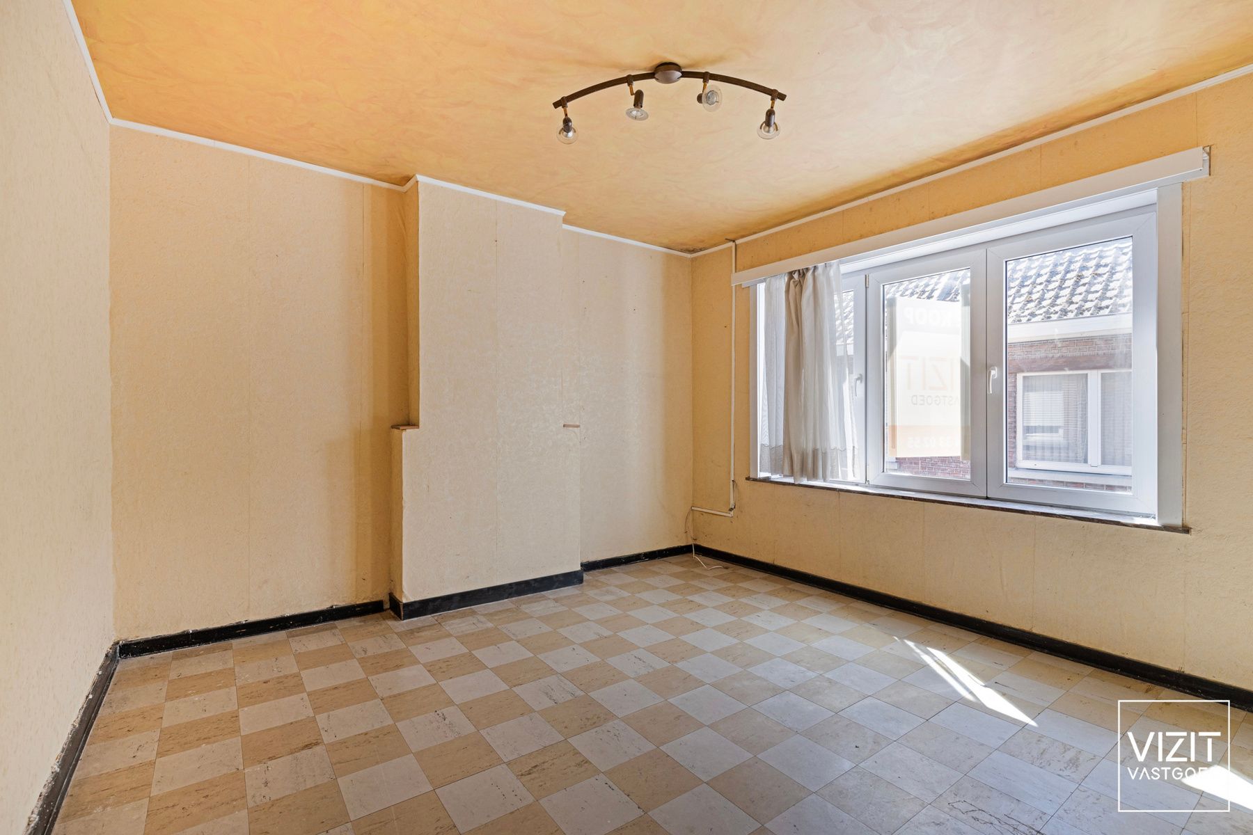 Rustig gelegen te renoveren woning foto 8