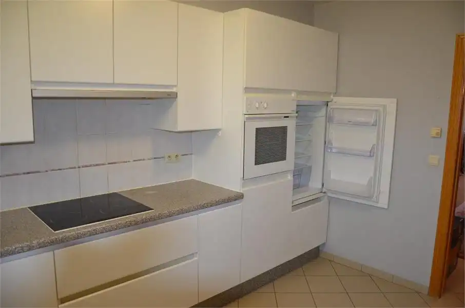 Te huur: ruim appartement van ca. 106 m² met 2 slaapkamers, terras en garage in Asper foto 5