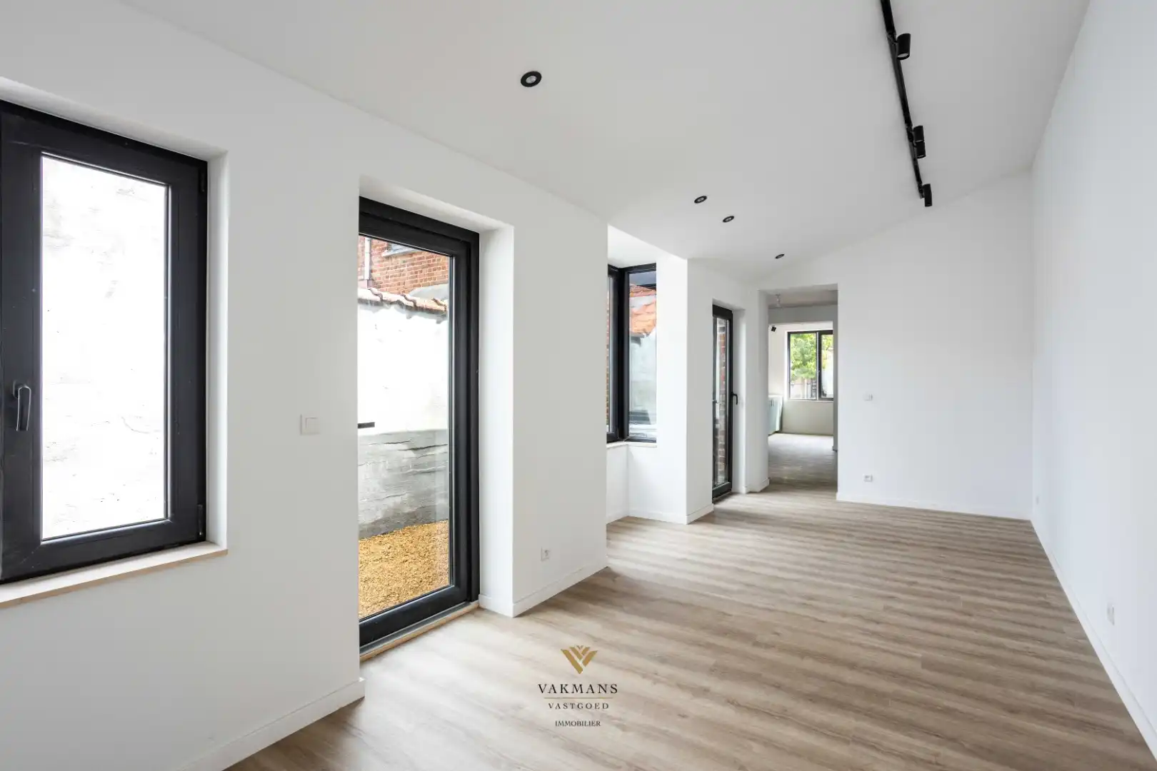 Een vernieuwd huis met 3 slaapkamers en garage foto 9