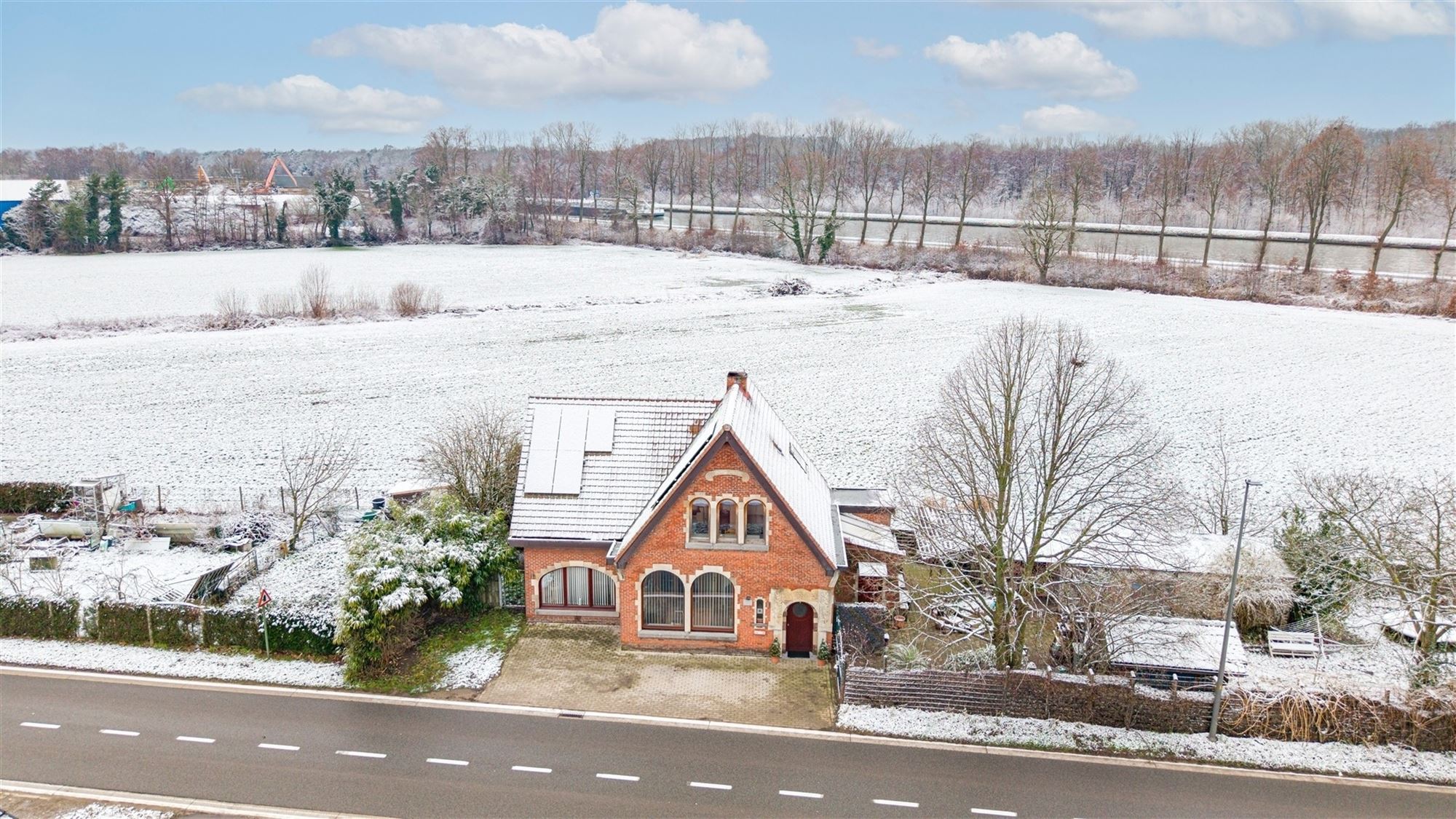 Instapklare woning met grote tuin en prachtig zicht op weilanden foto 2