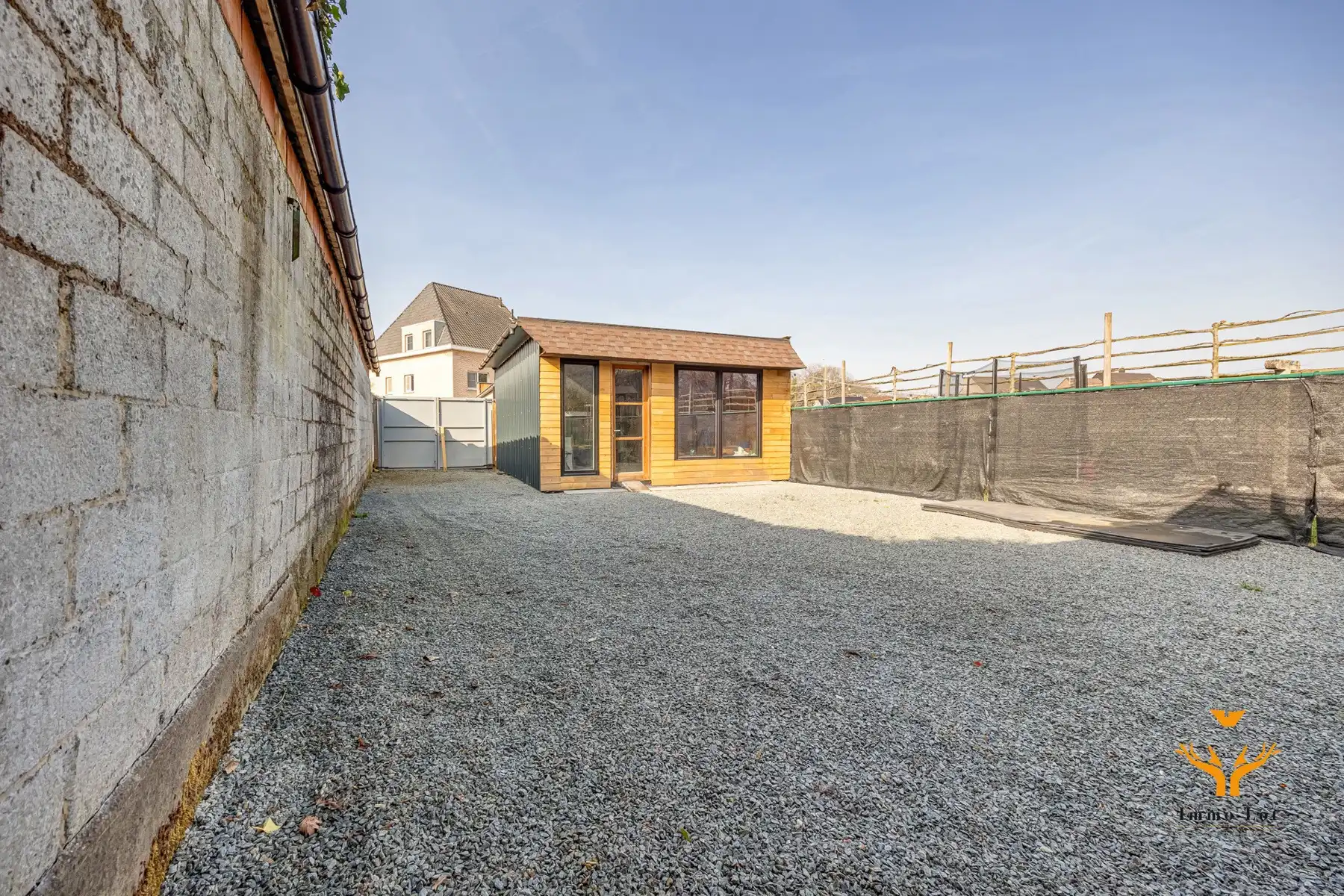 perceel met 2 garages en carport foto 4