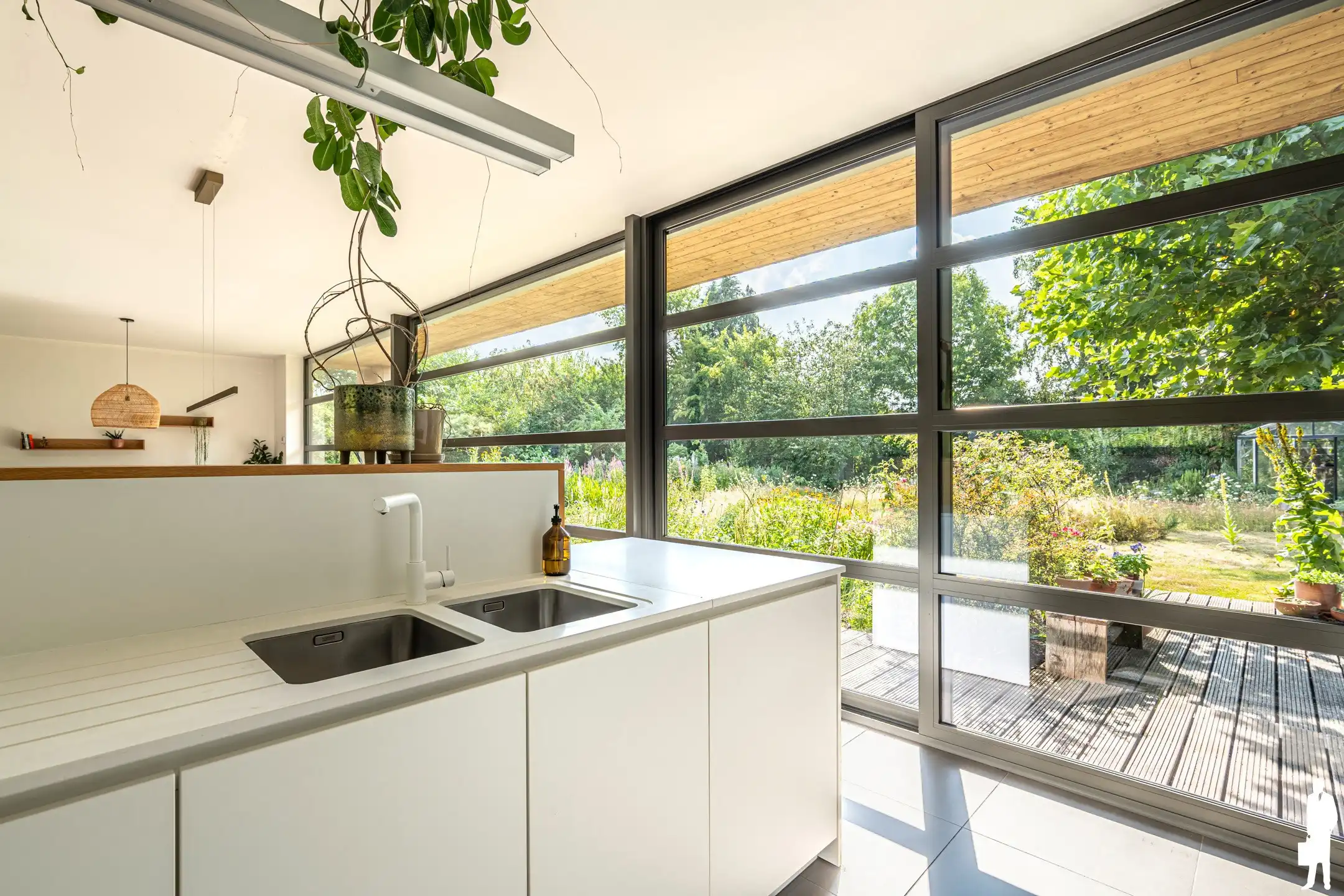 Unieke woning; architecturaal ontwerp, organische natuurtuin foto 12