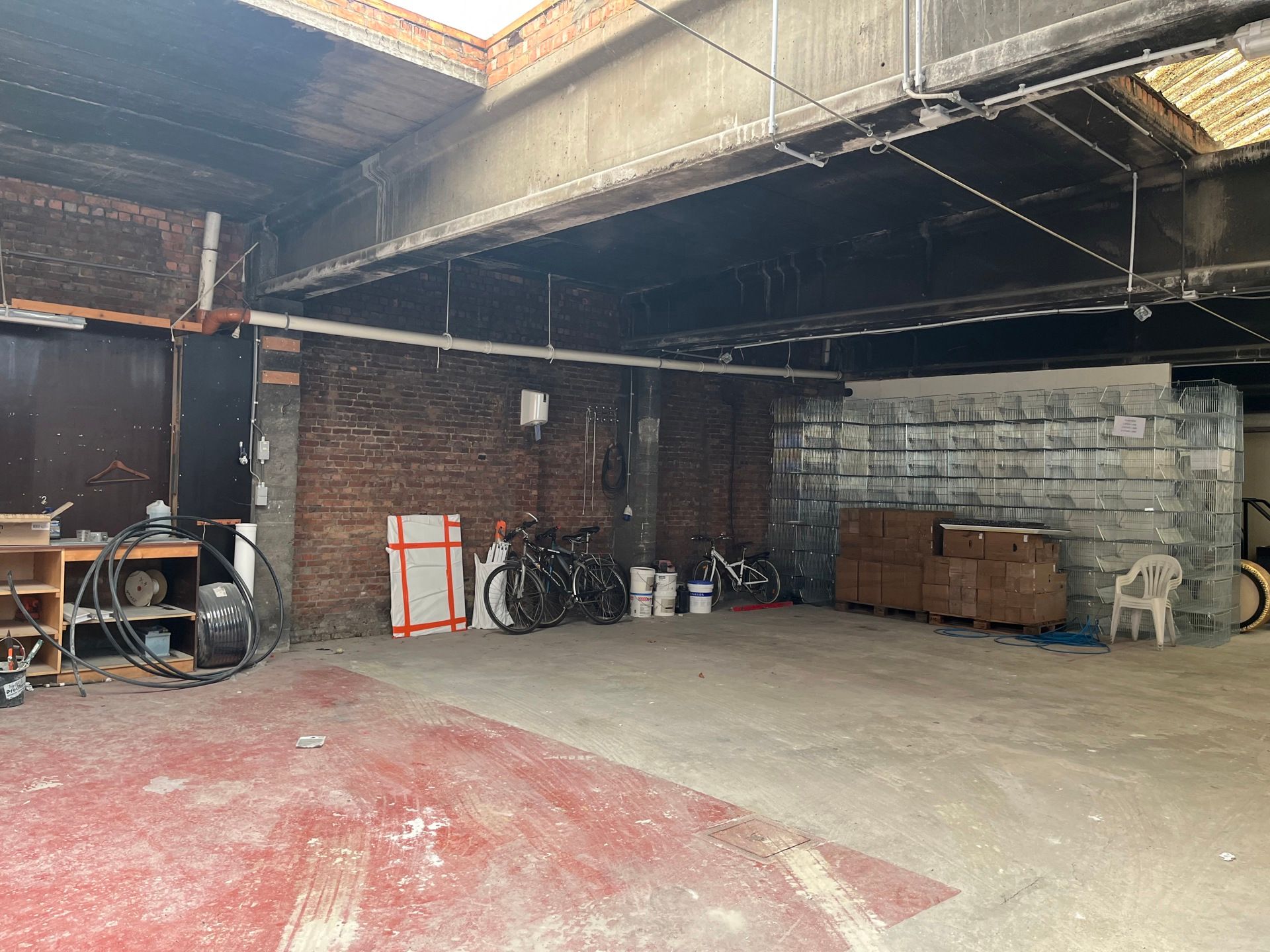 Afscheidbaar magazijn van 235m² op top ligging! foto 7