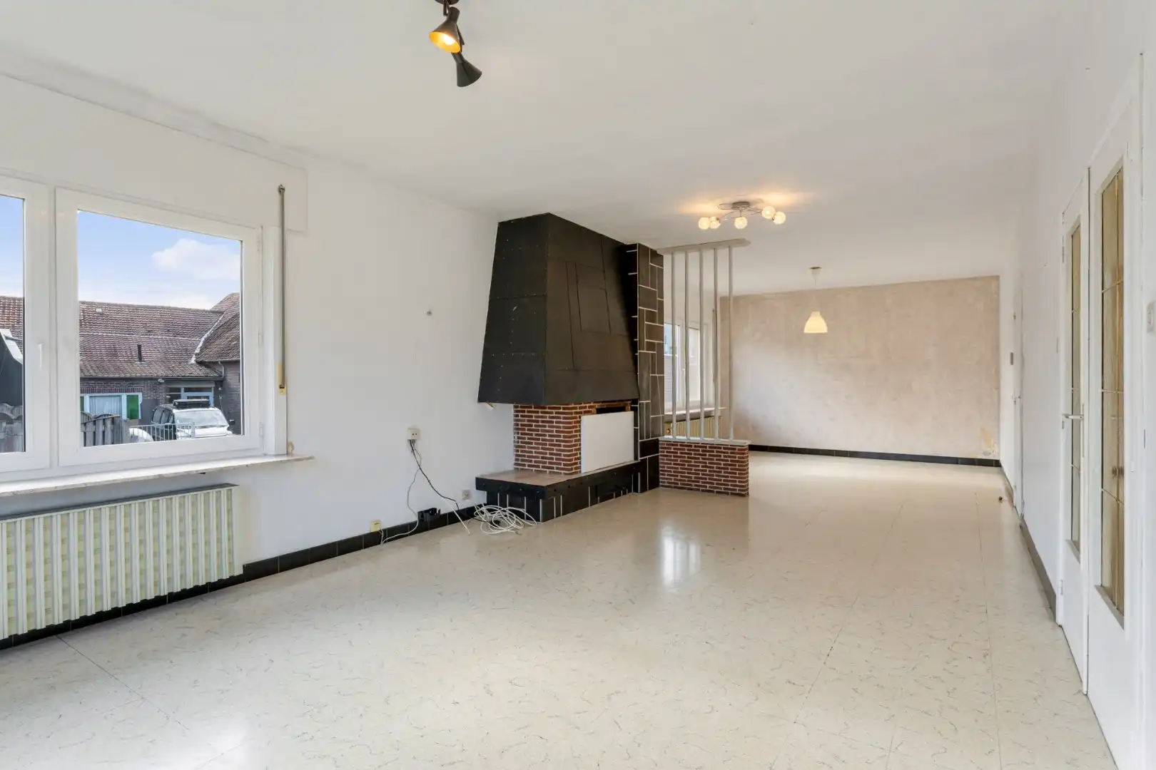 Ruime gezinswoning op een perceel van 9a60ca met 4 slaapkamers en een inpandige garage nabij het centrum van Opoeteren foto 3