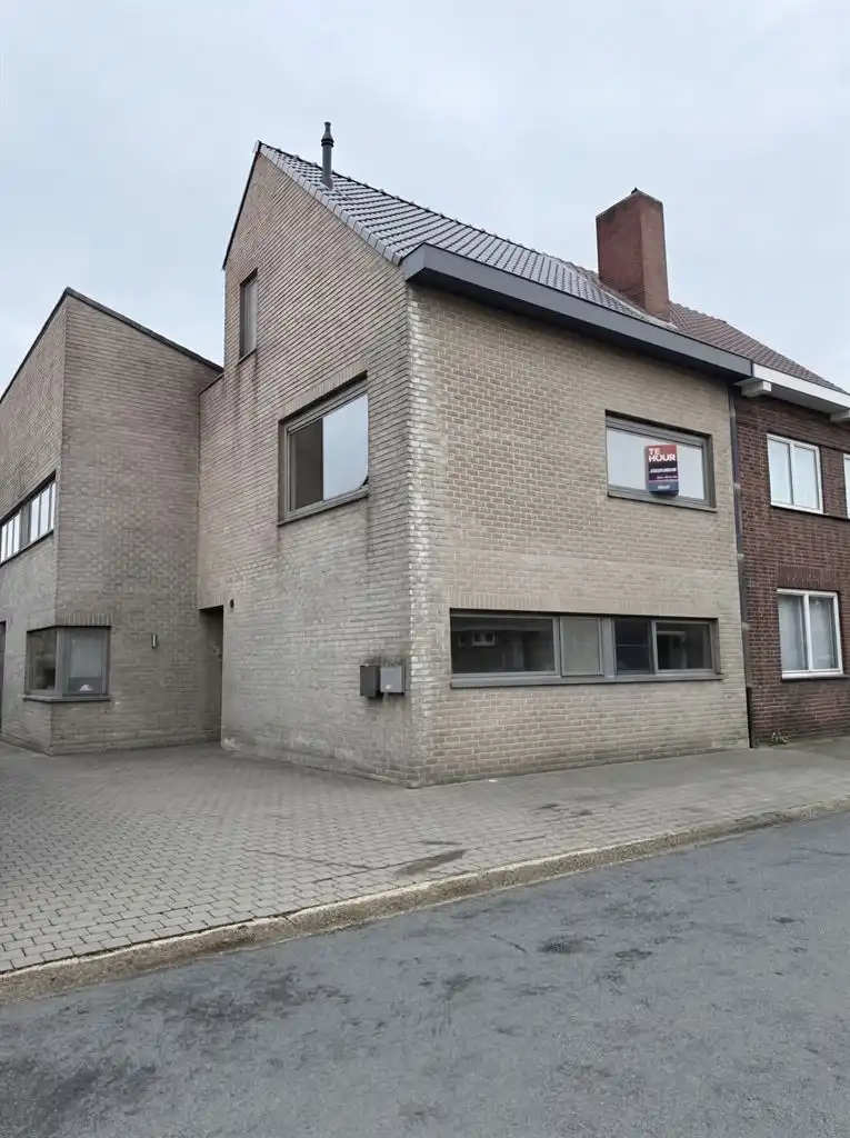Instapklare stadswoning met 3 slaapkamers, aparte garage en tuintje. foto 22