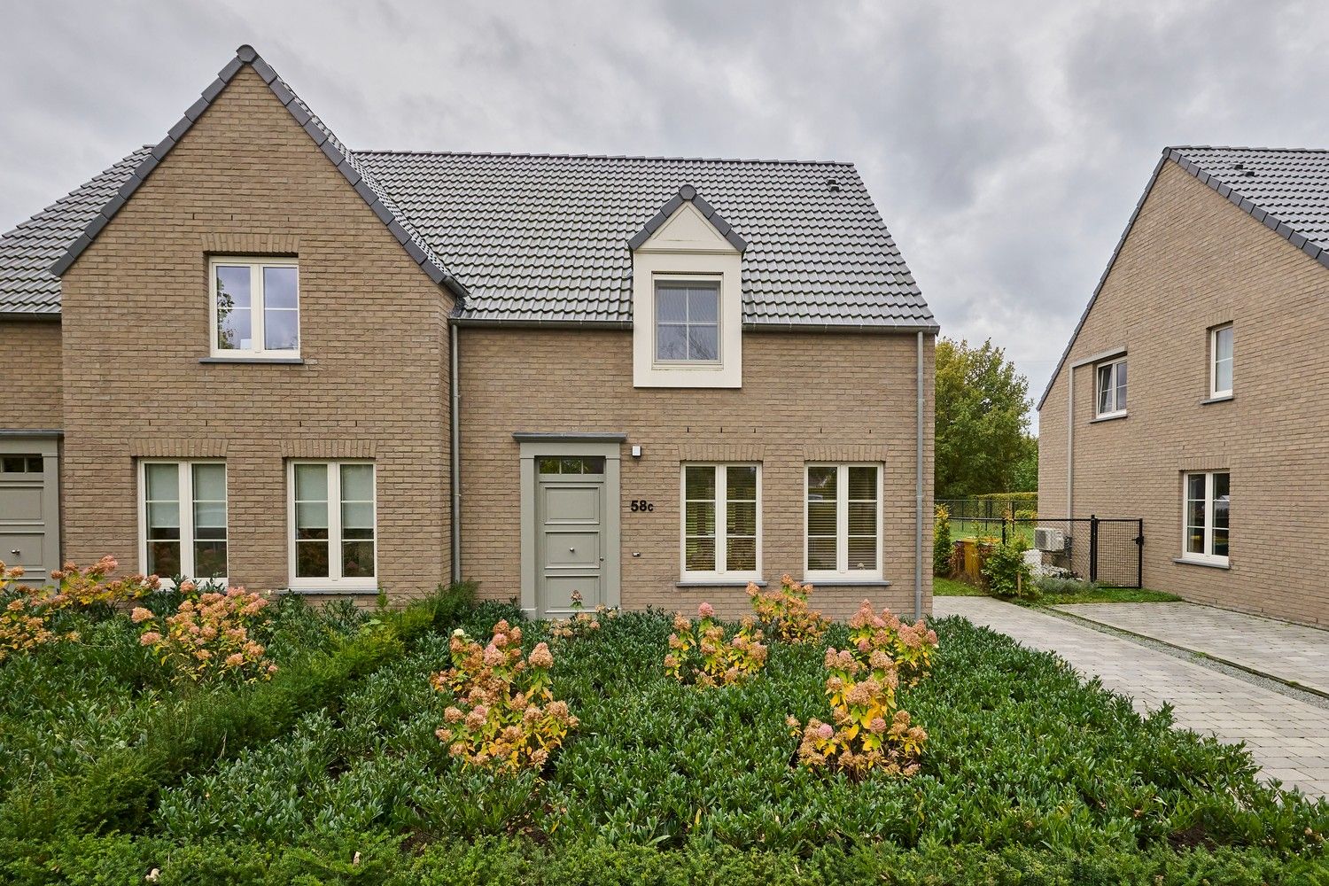 Moderne nieuwbouw woning - instapklaar en energiezuinig foto 25