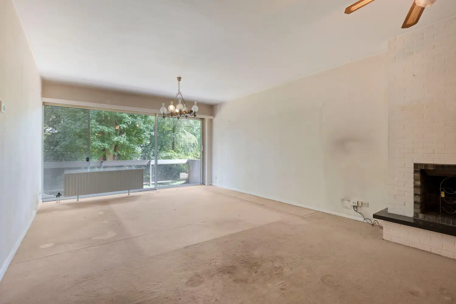 Te renoveren appartement (100m²) op 1ste verdieping met een uitstekende ligging aan de Hoogboomsteenweg in Kapellen! foto 2