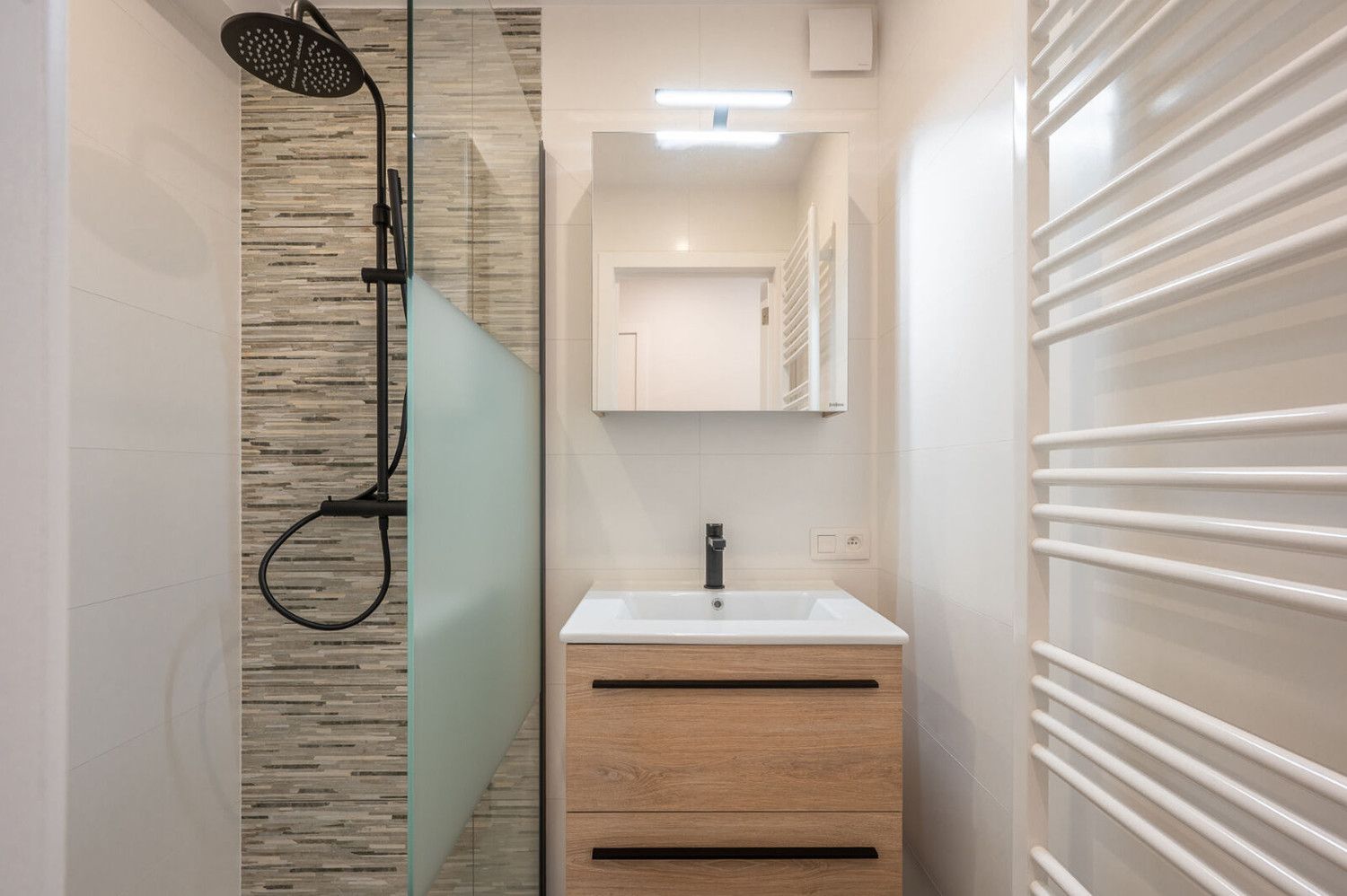 Instapklaar 2-slaapkamerappartement met zijdelings zeezicht te Heist foto 13