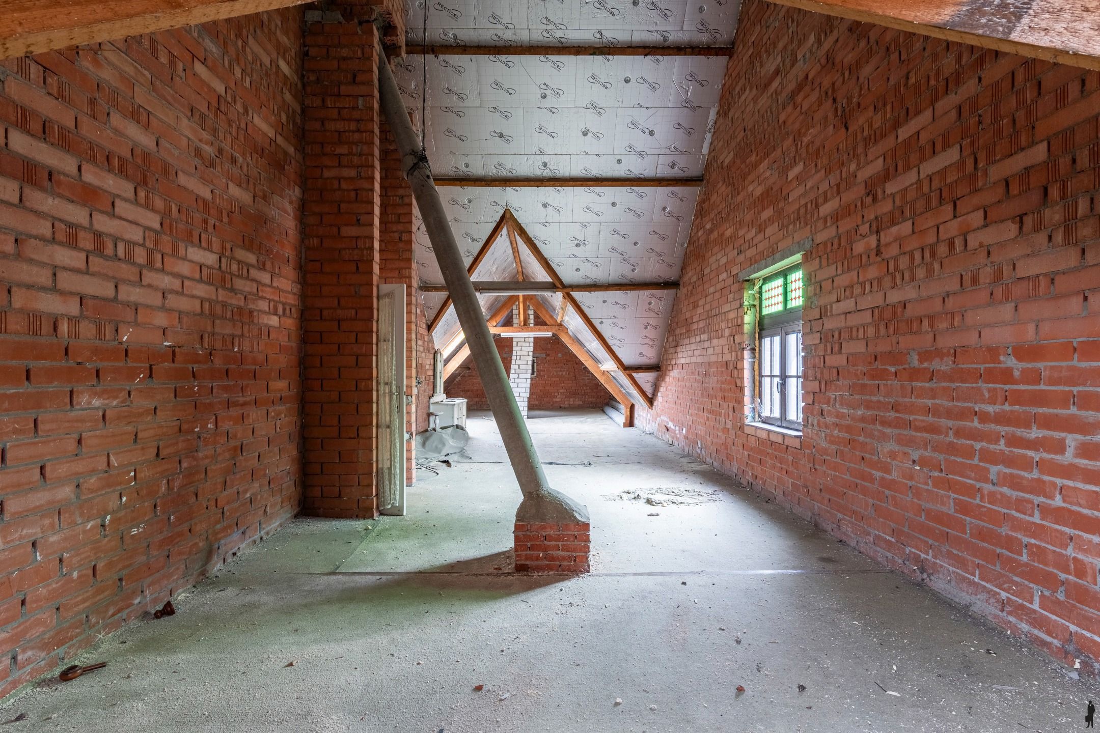 Grotendeels gerenoveerde villa met 4-5 slpk. in centrum Ravels foto 25